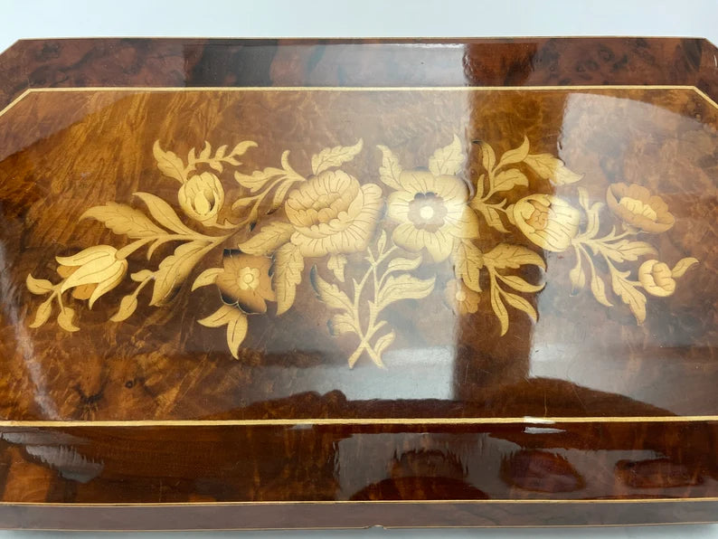 VINTAGE REUGE MUSIC BOX - NADIA'S THEME