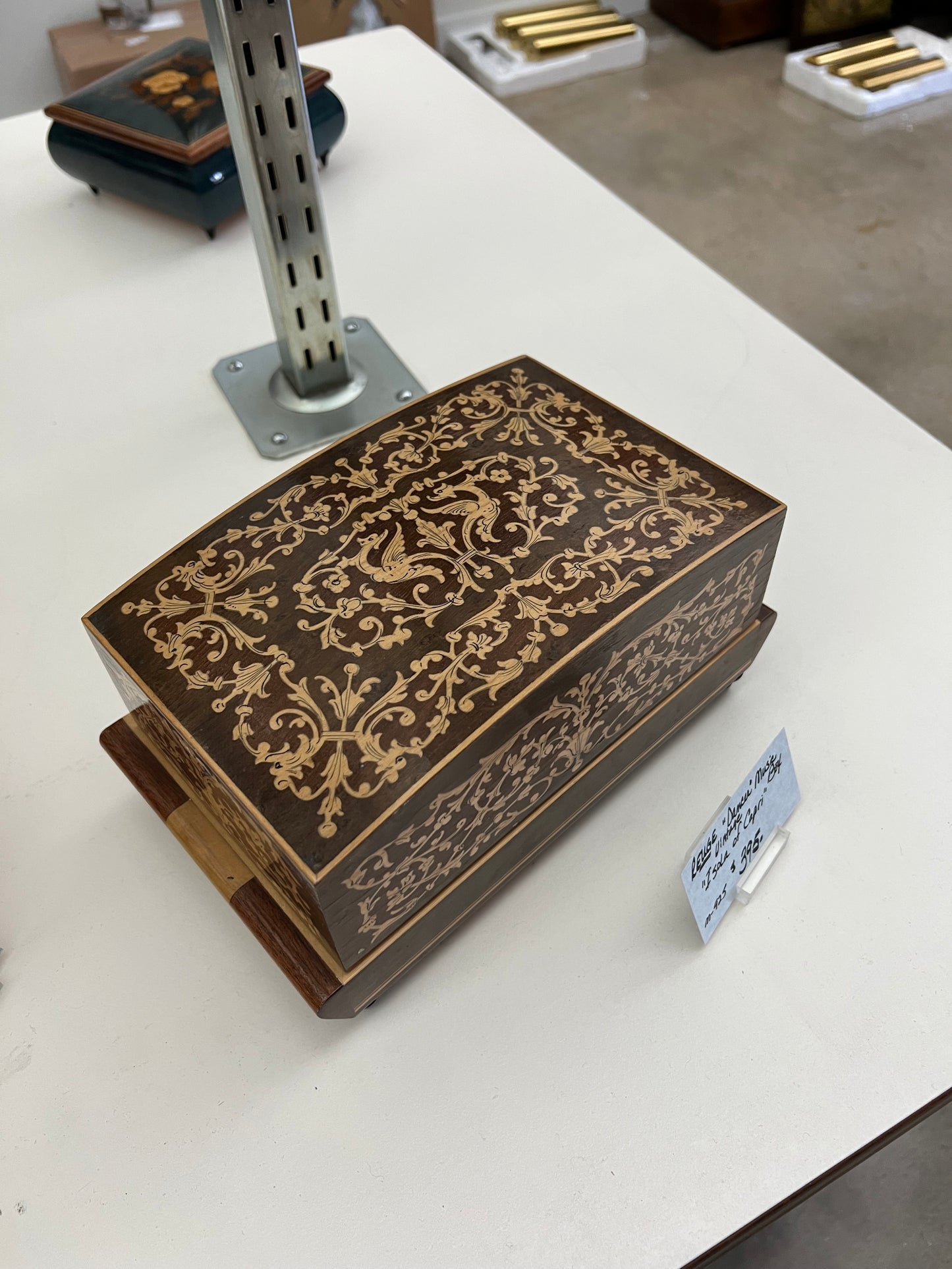 VINTAGE REUGE 'DANCER' MUSIC BOX - ISOLA OF CAPRI