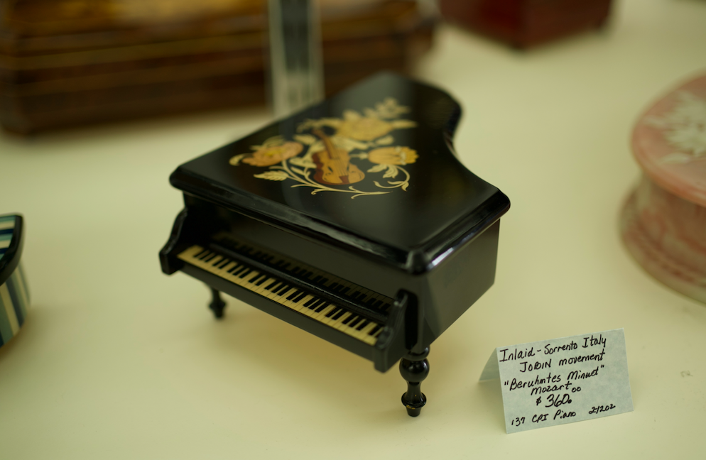 Inlaid Sorrento Italy Piano Music Box Swiss Jobin "Beruhintes Minuet Mozart" Tune