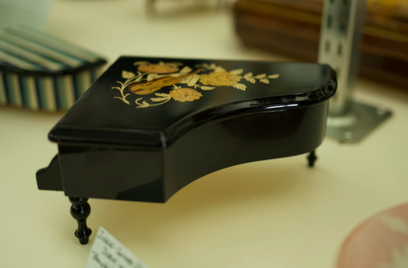 Inlaid Sorrento Italy Piano Music Box Swiss Jobin "Beruhintes Minuet Mozart" Tune