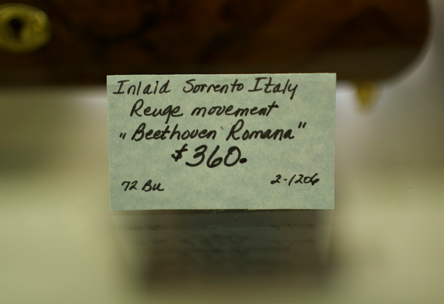 Inlaid Sorrento Italy Music Box - COLLECTIBLE REUGE 'BEETHOVEN ROMANA' TUNE