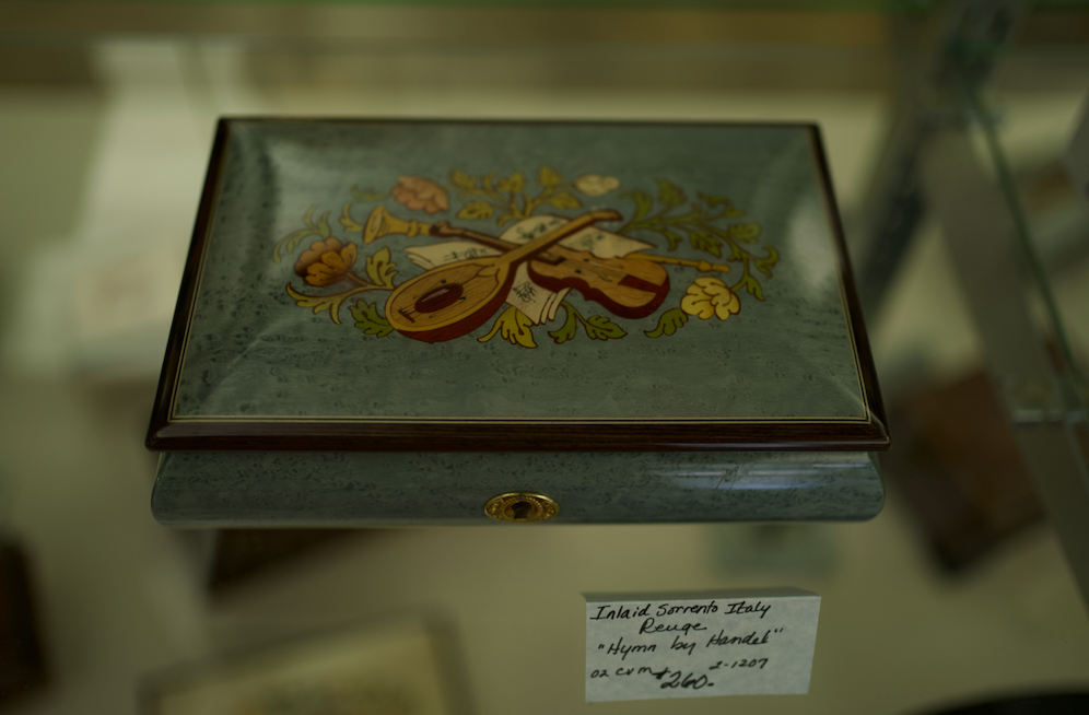 Inlaid Sorrento Italy Music Box Romace By Reuge - "Hymn by Handel" Tune