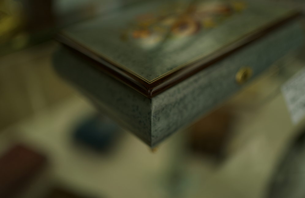 Inlaid Sorrento Italy Music Box Romace By Reuge - "Hymn by Handel" Tune