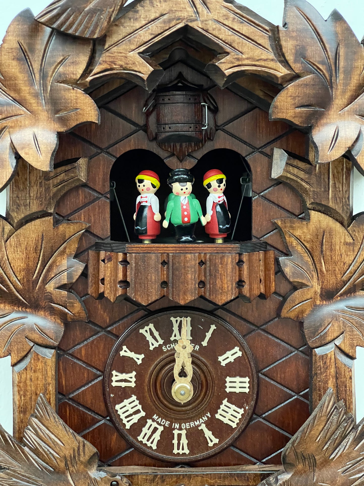 Anton Schneider - 8 DAY FEEDING BIRDS CUCKOO CLOCK - 8TMT176/9