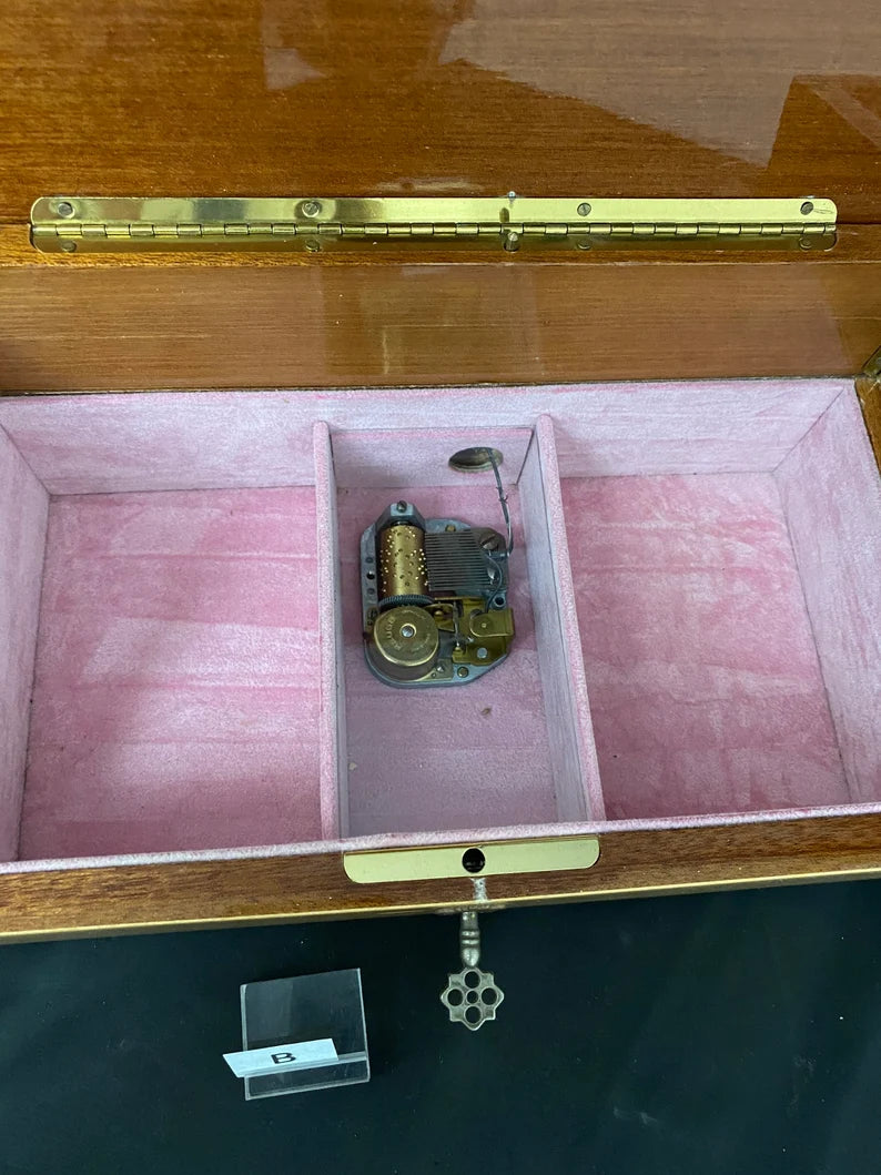 VINTAGE REUGE MUSIC BOX - WHOLE NEW WORLD THEME