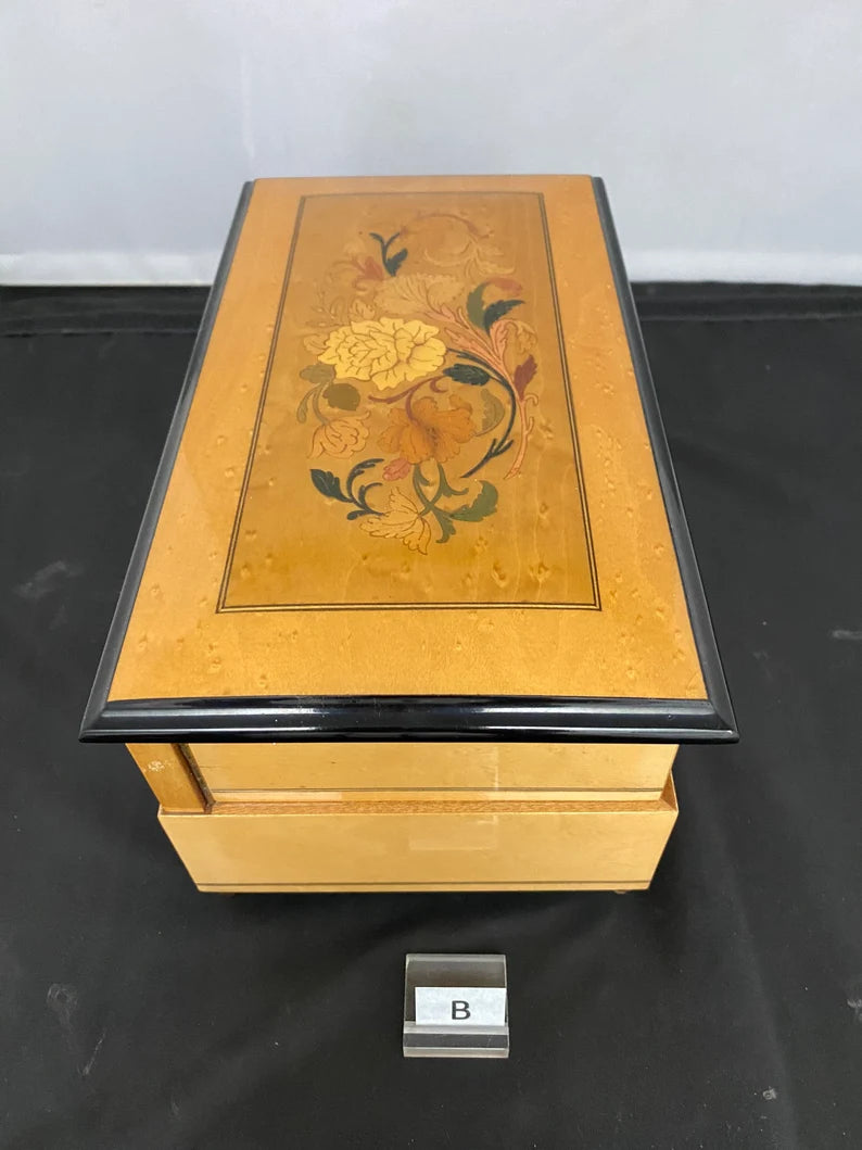 VINTAGE REUGE MUSIC BOX - WHOLE NEW WORLD THEME