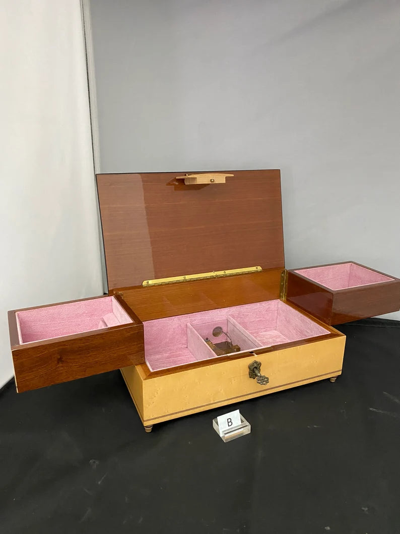 VINTAGE REUGE MUSIC BOX - WHOLE NEW WORLD THEME
