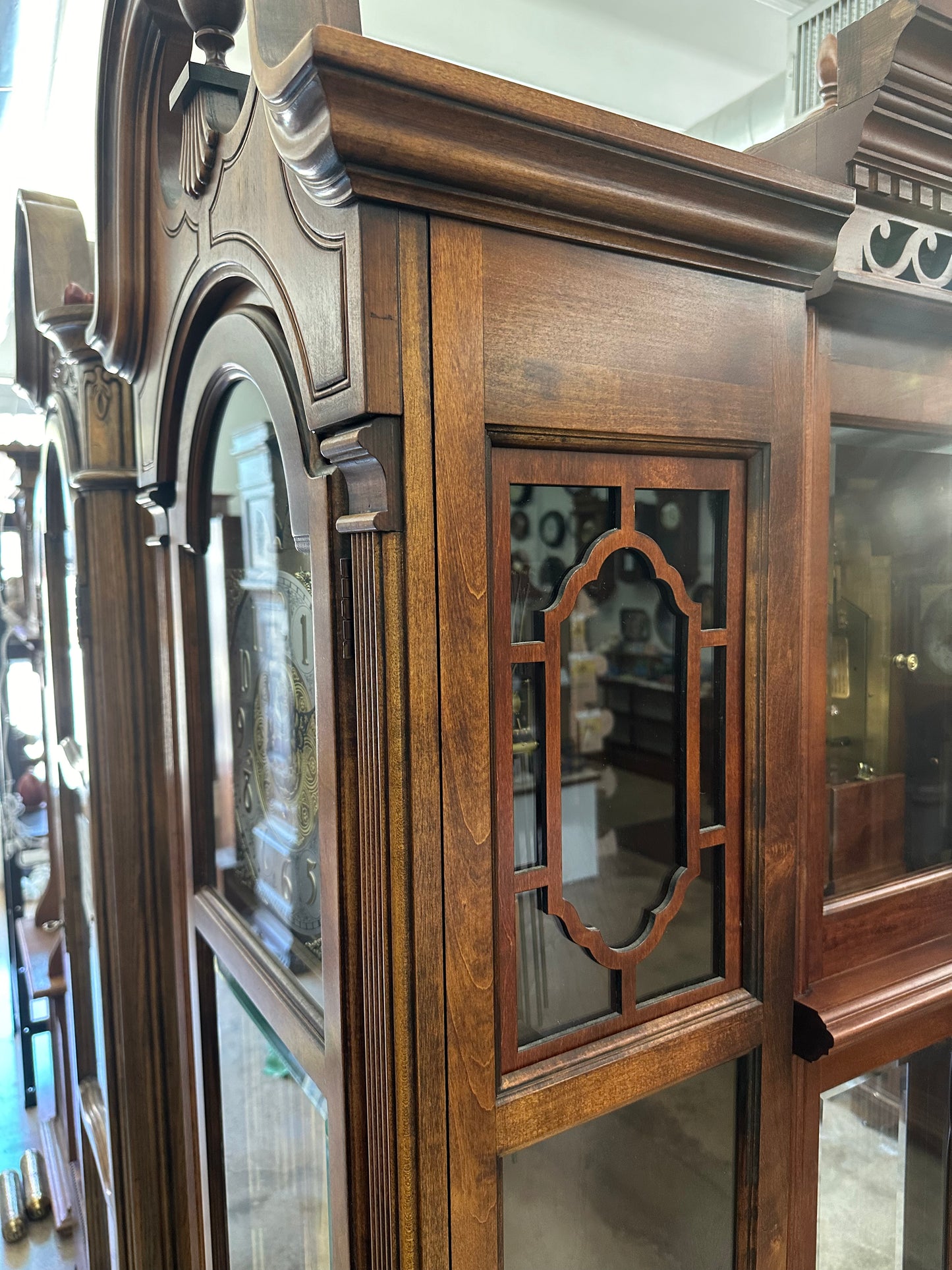 Howard Miller - VINTAGE MANHATTAN GRANDFATHER CLOCK (610-630)