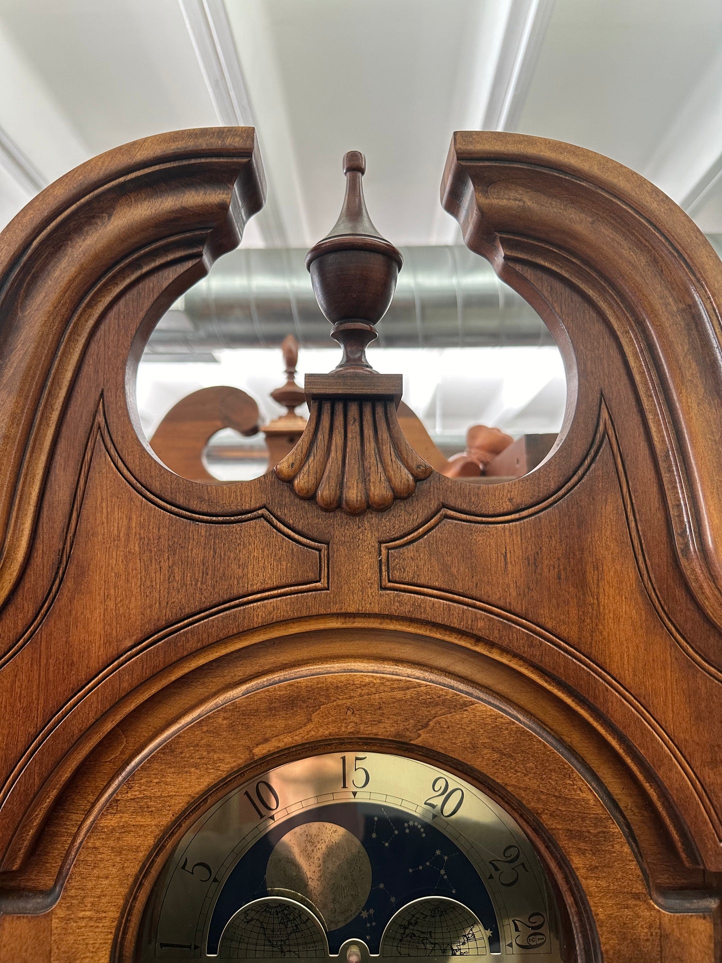 Howard Miller - VINTAGE MANHATTAN GRANDFATHER CLOCK (610-630)