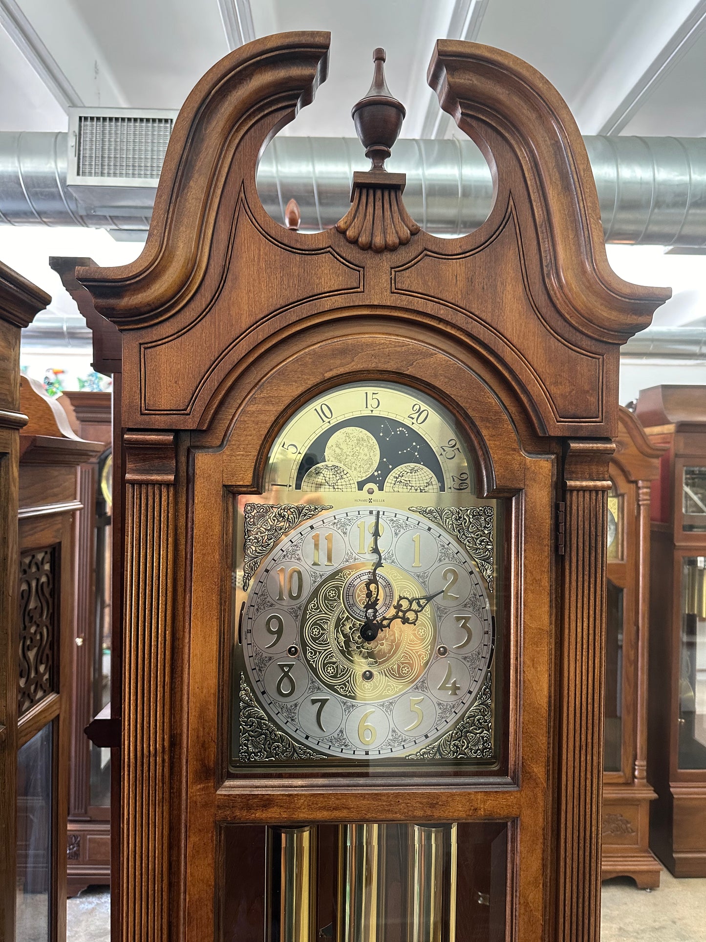 Howard Miller - VINTAGE MANHATTAN GRANDFATHER CLOCK (610-630)