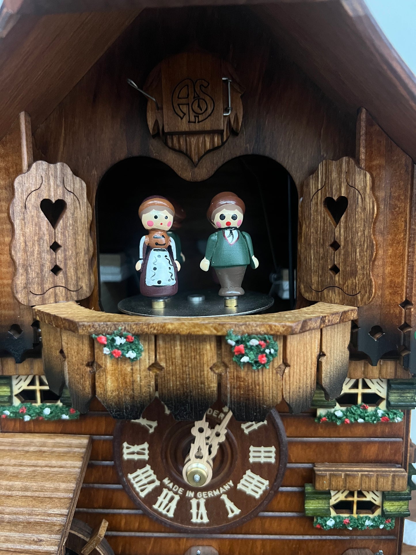 Anton Schneider - Moving Beer Drinkers Cuckoo Clock (MT4407/10)