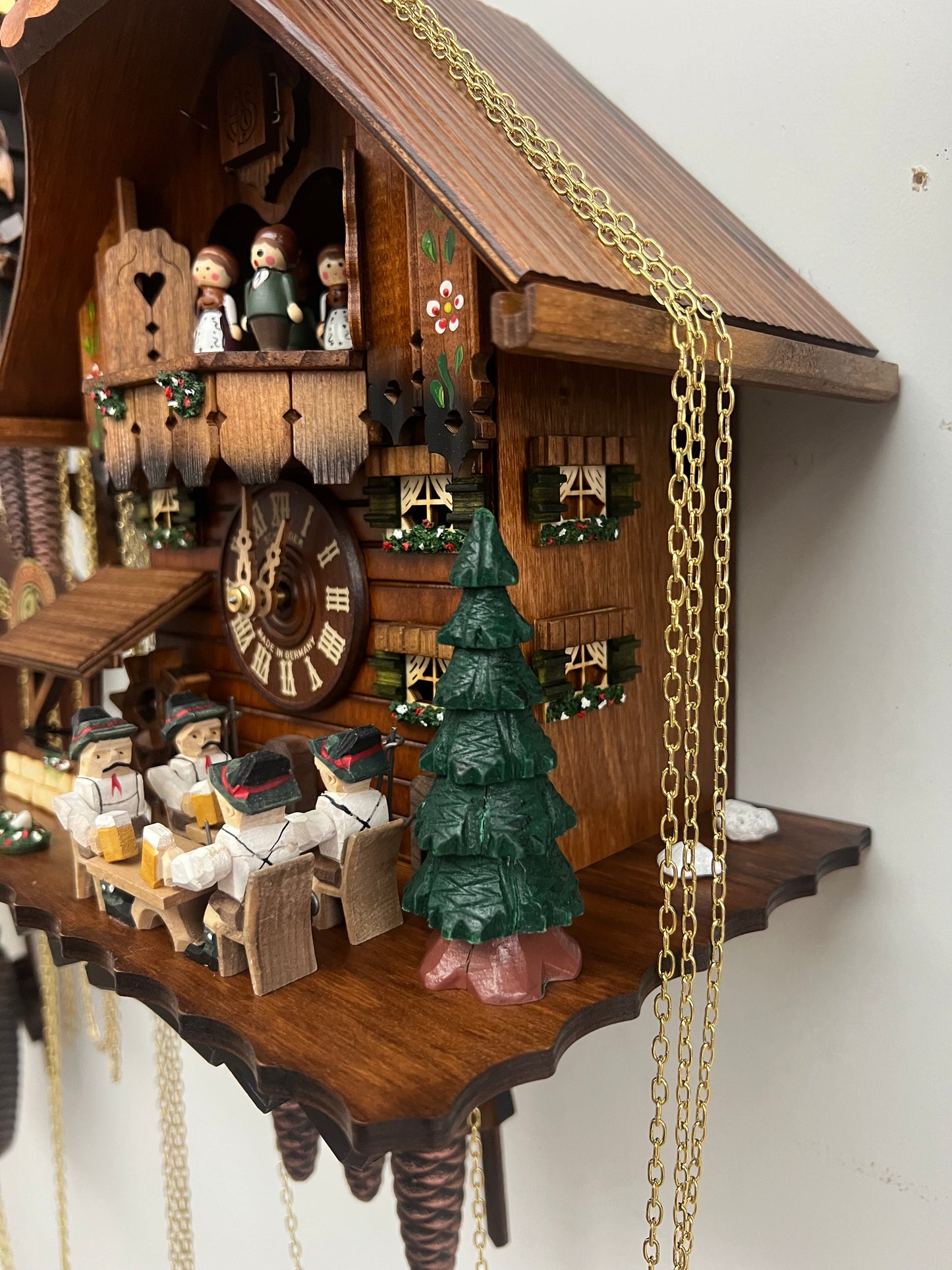 Anton Schneider - Moving Beer Drinkers Cuckoo Clock (MT4407/10)