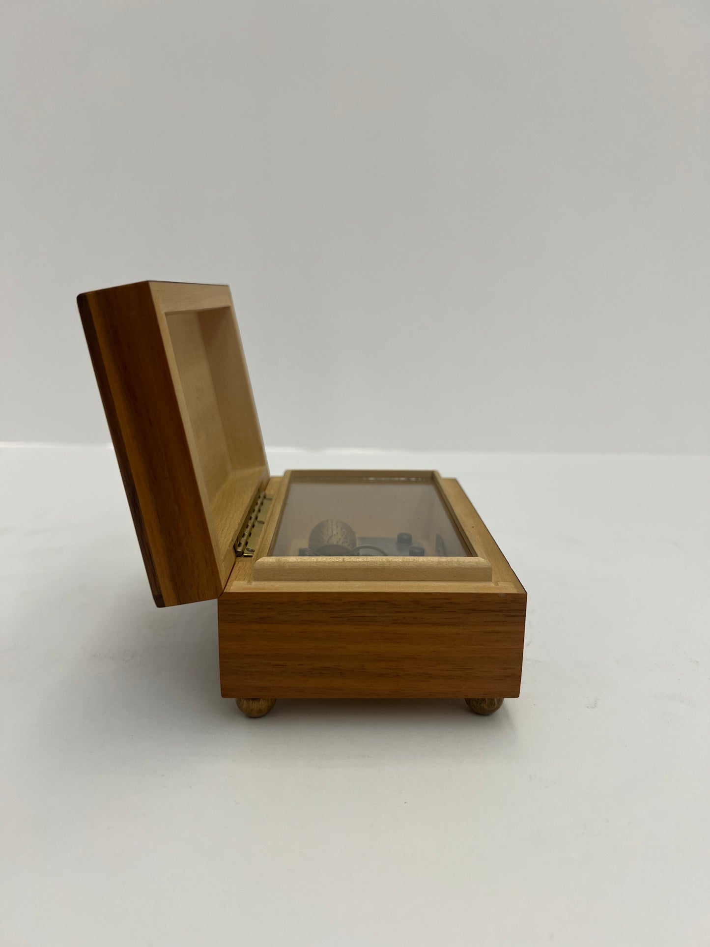 Vintage Swiss Cuendet 28 note Walut Music Box