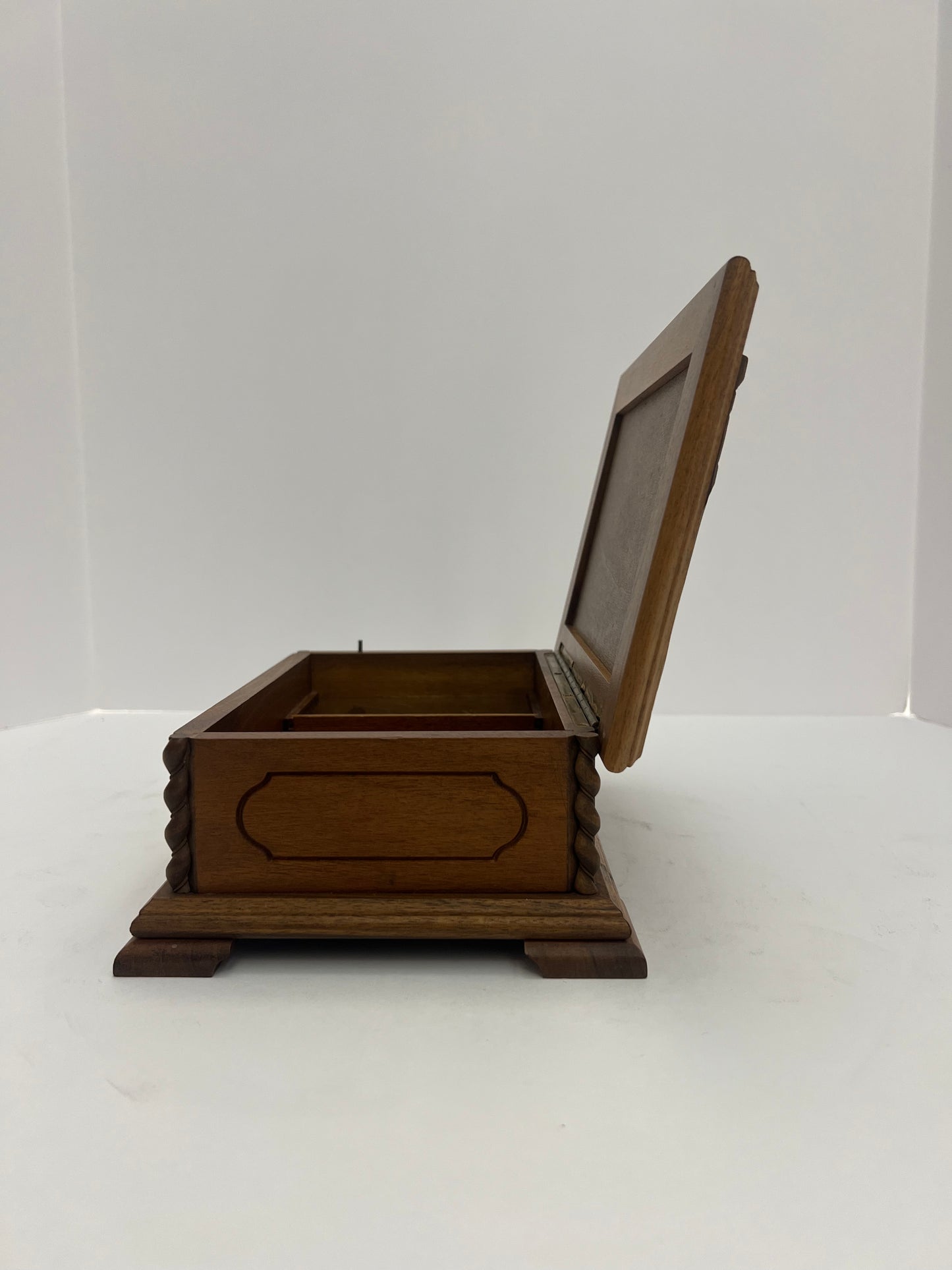 Vintage Reuge "Minuet" Music Box