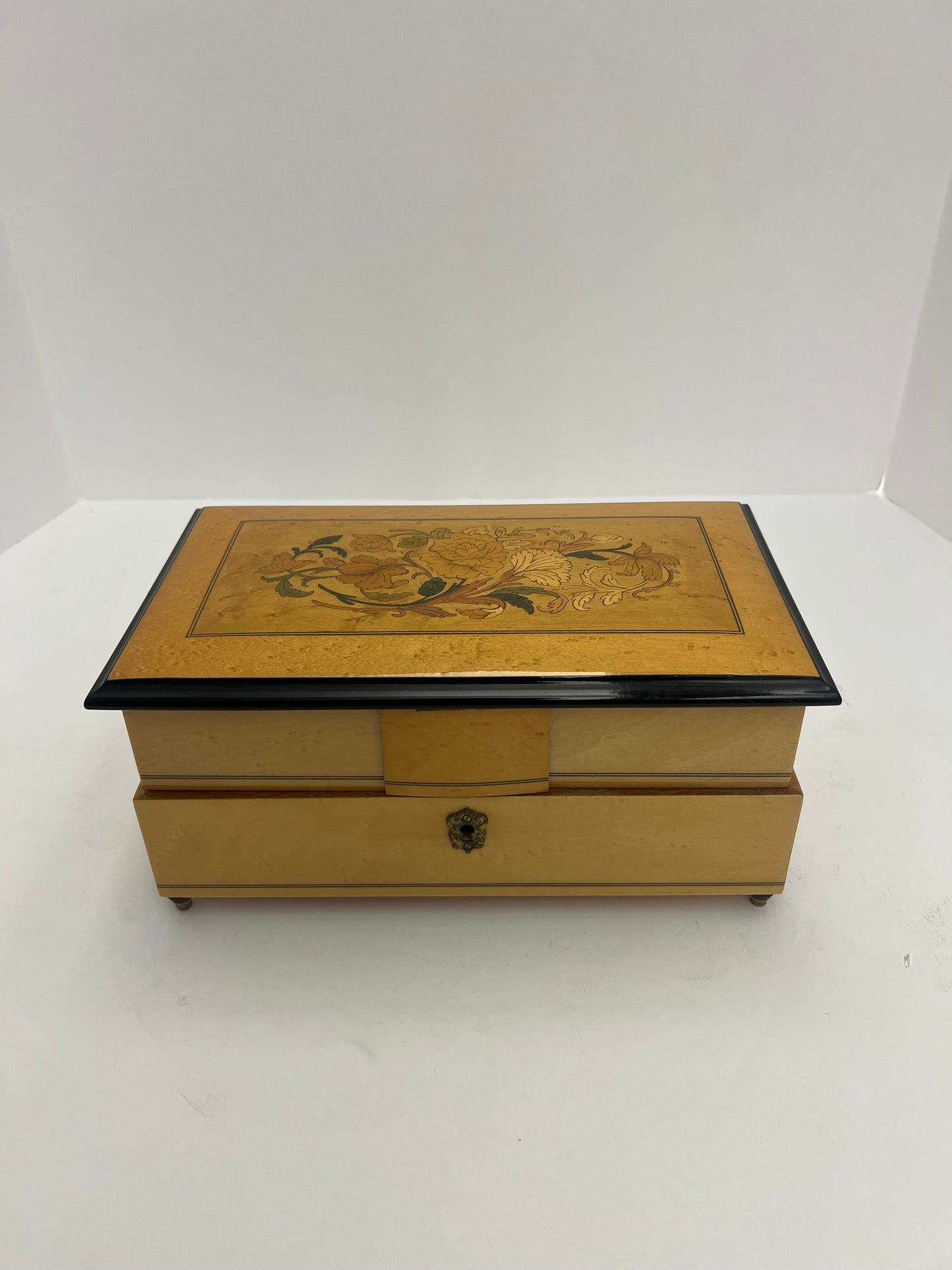 VINTAGE REUGE MUSIC BOX - WHOLE NEW WORLD THEME