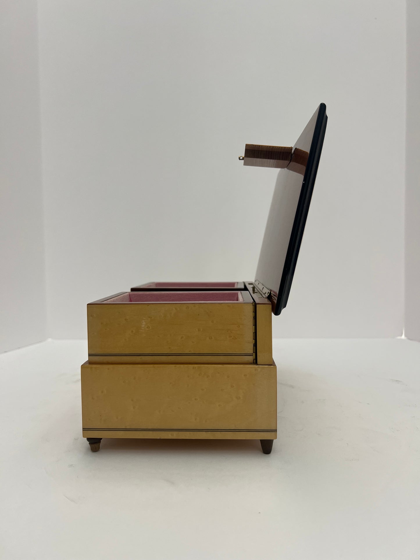 VINTAGE REUGE MUSIC BOX - WHOLE NEW WORLD THEME