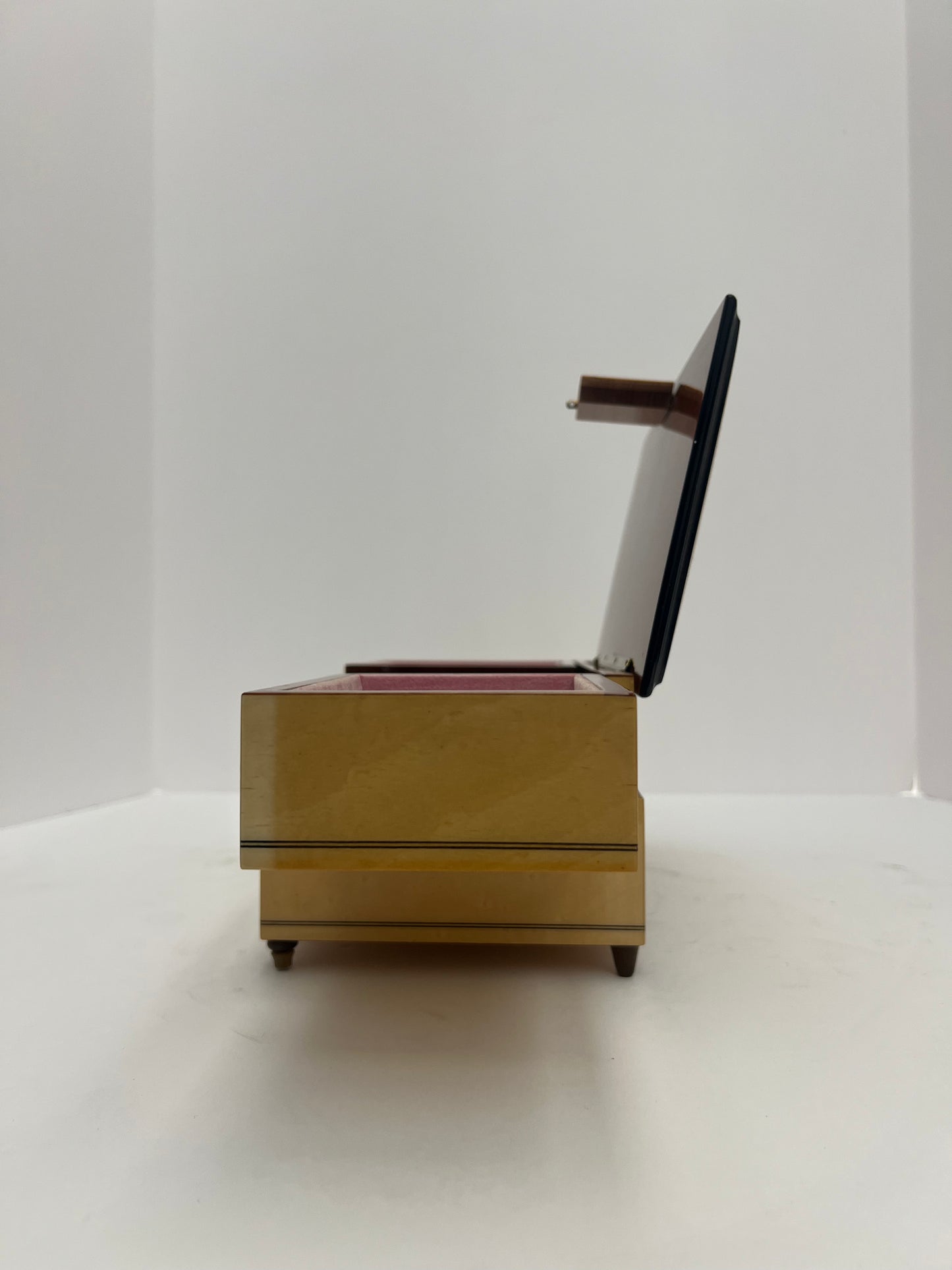 VINTAGE REUGE MUSIC BOX - WHOLE NEW WORLD THEME