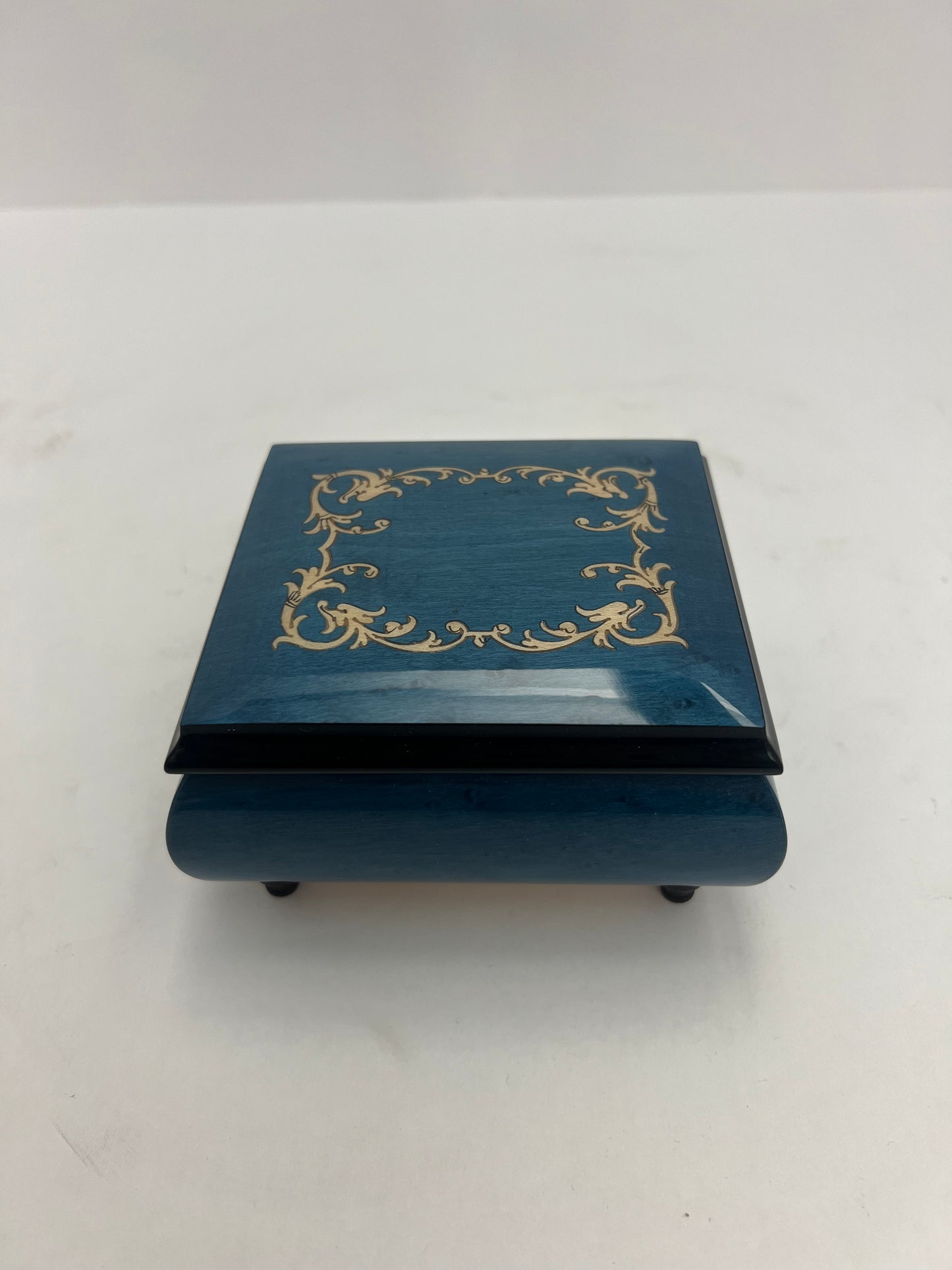 Reuge Inlaid Sorrento Italy "Island in the Sun" Music Box