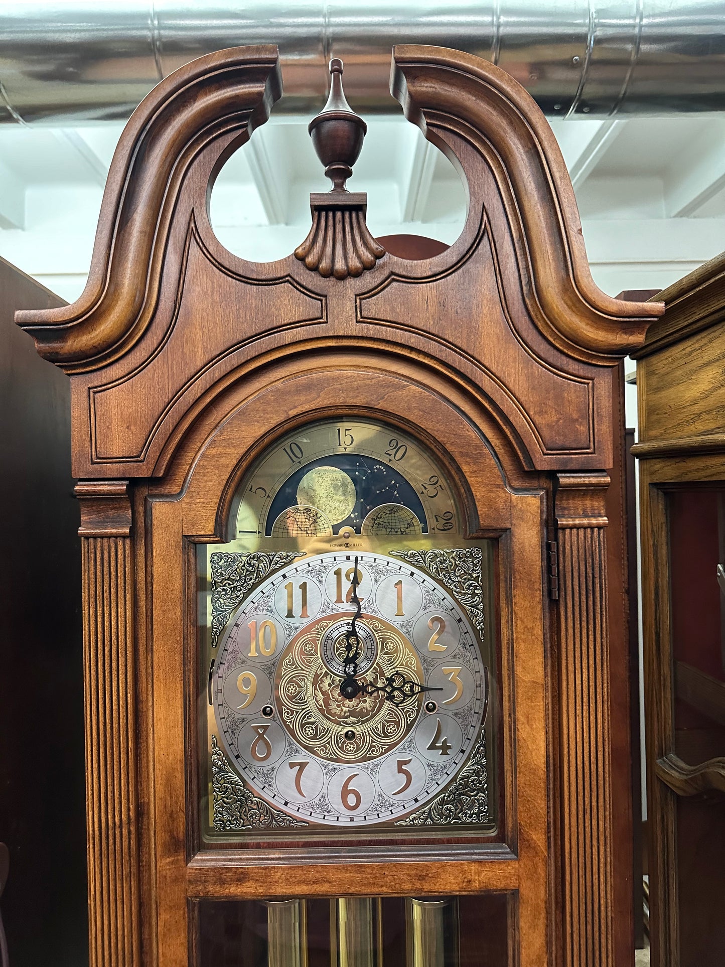 Howard Miller - VINTAGE MANHATTAN GRANDFATHER CLOCK (610-630)