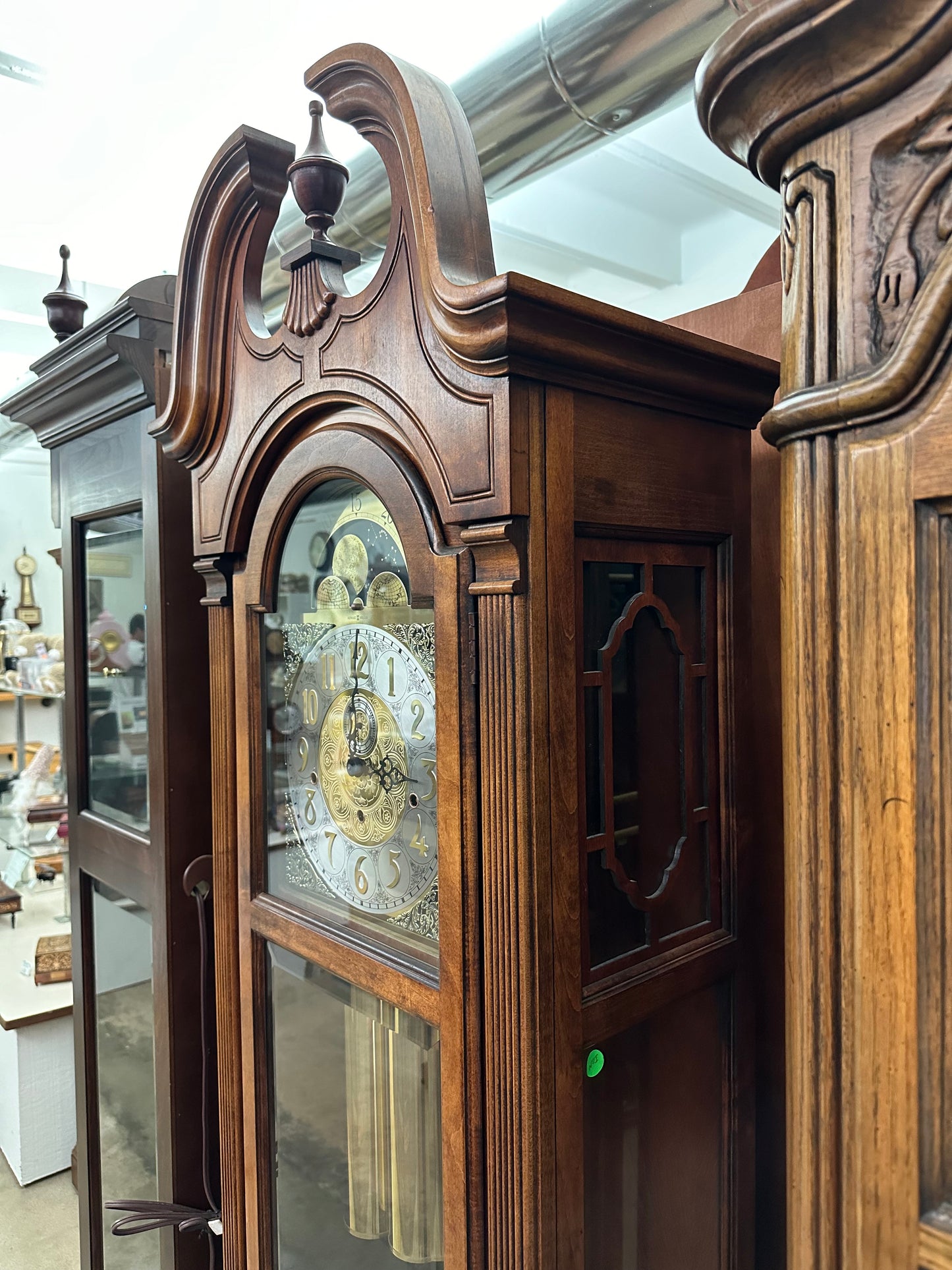 Howard Miller - VINTAGE MANHATTAN GRANDFATHER CLOCK (610-630)