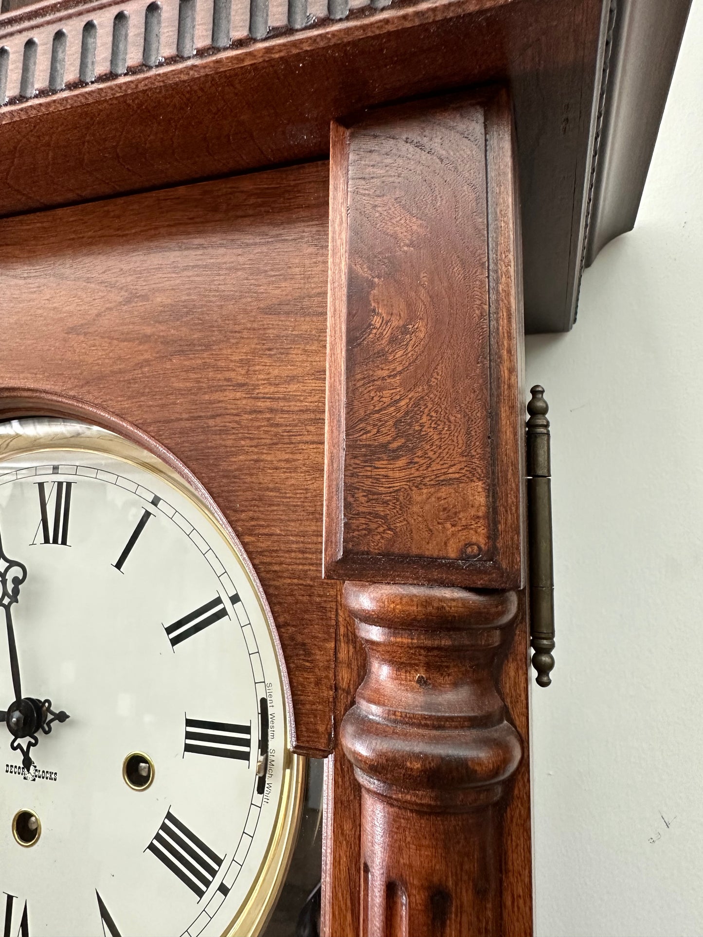 VINTAGE DECOR WALL CLOCK