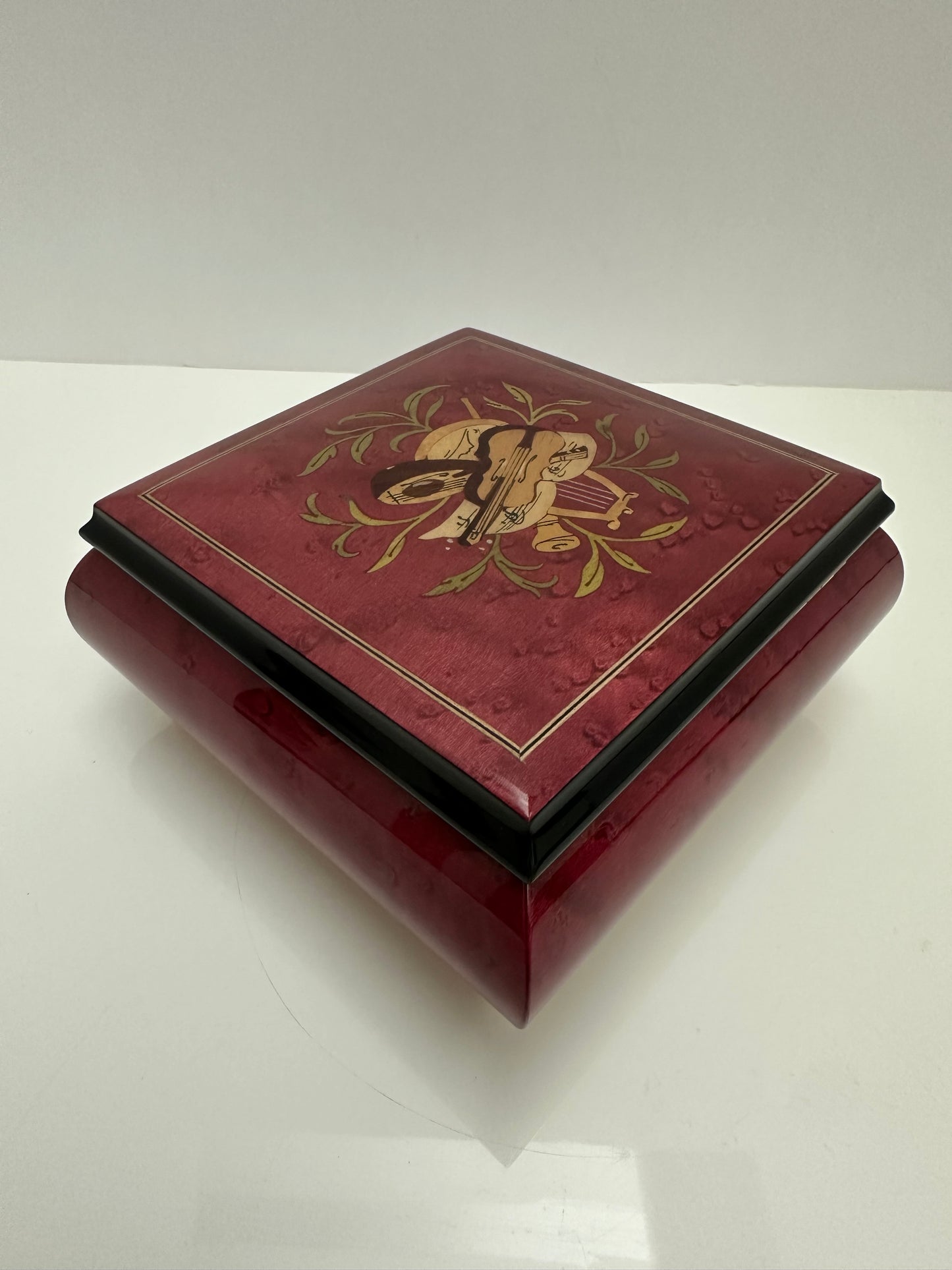 Inlaid Sorrento Italy Music Box - ROMANCE BY REUGE 'LARA'S THEME' TUNE