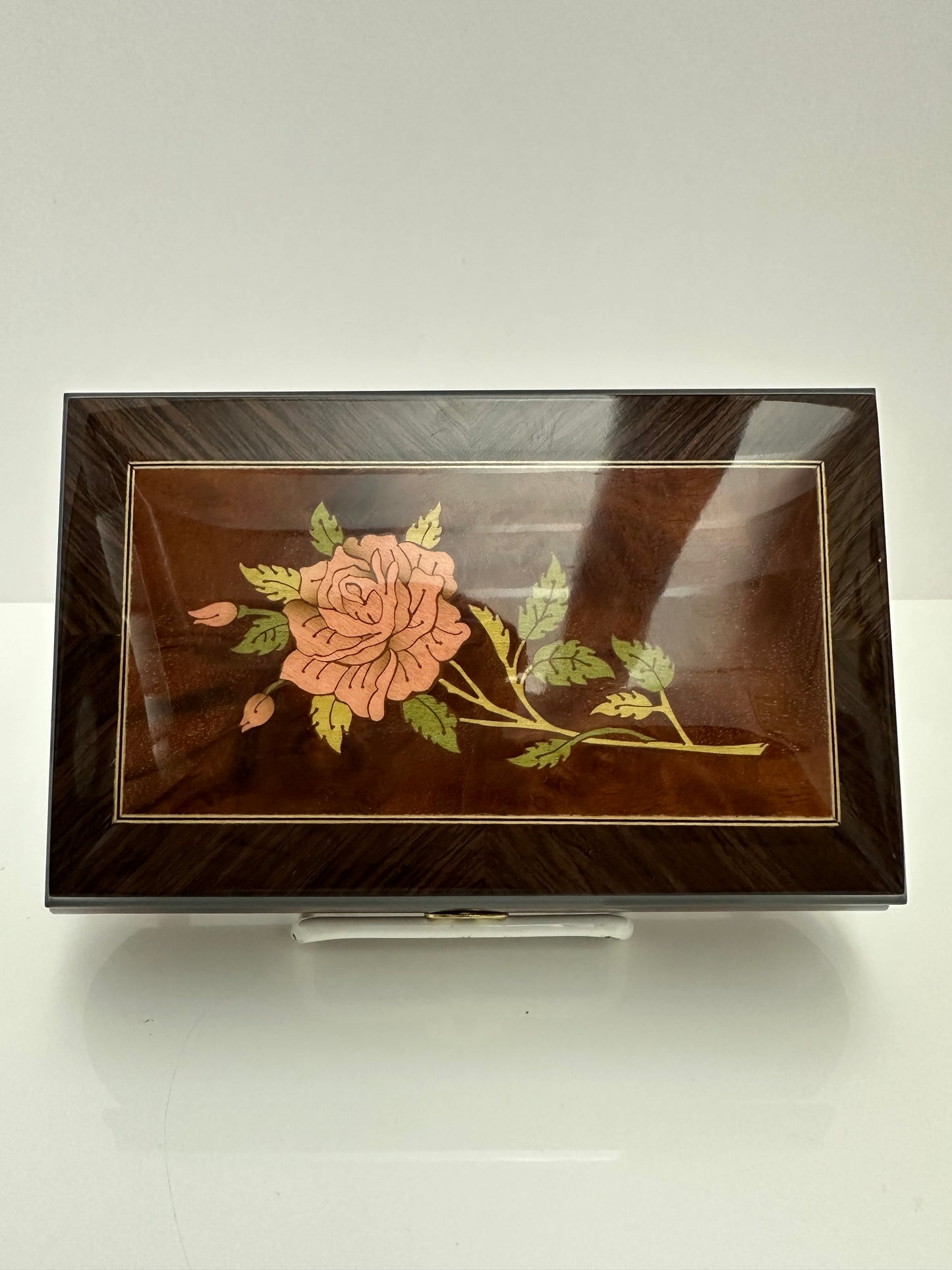 Inlaid Sorrento Italy Music Box - COLLECTIBLE REUGE 'WALTZ IN 3/4 TIME' BY STRAUSSTUNE