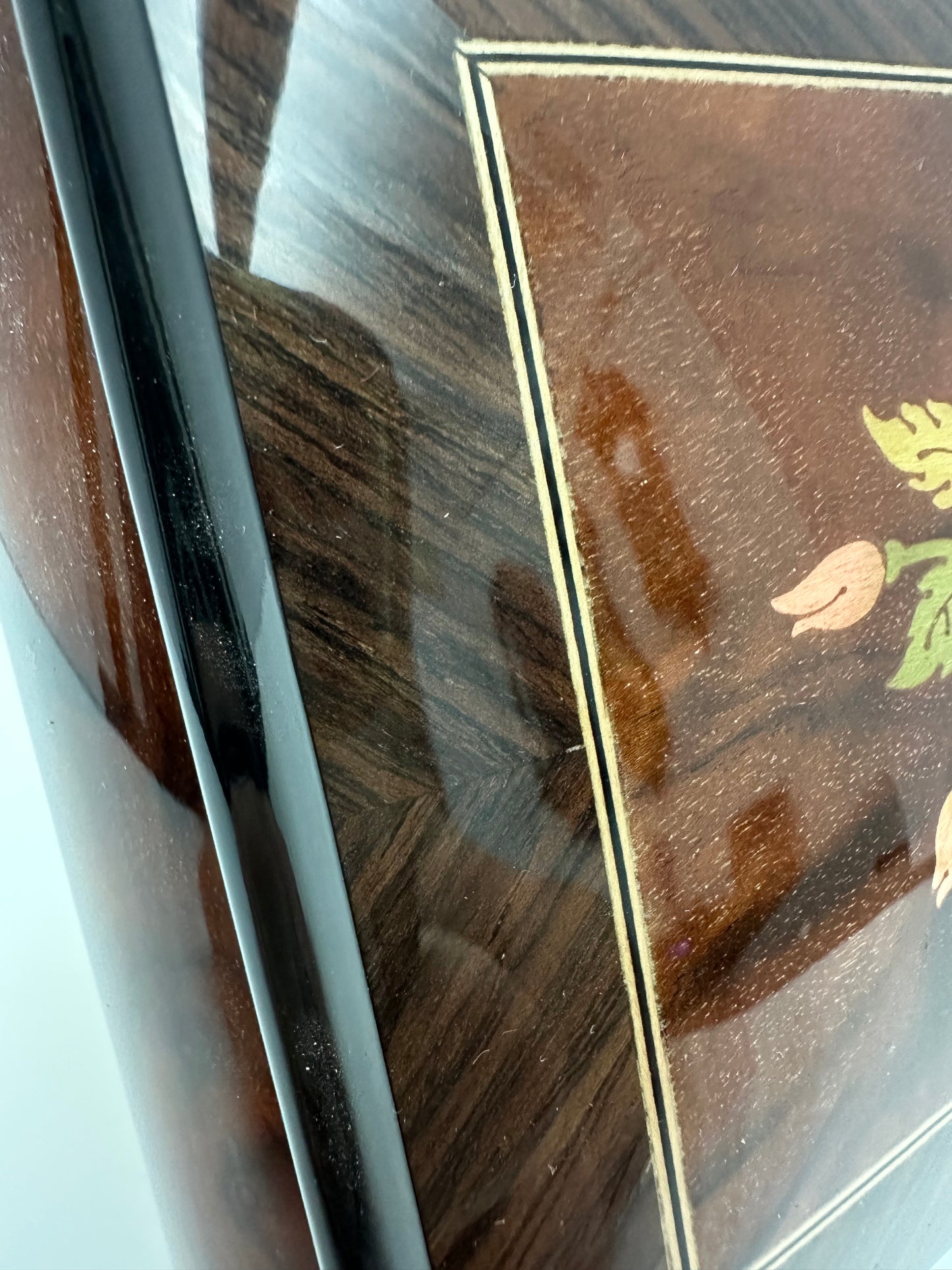 Inlaid Sorrento Italy Music Box - COLLECTIBLE REUGE 'WALTZ IN 3/4 TIME' BY STRAUSSTUNE