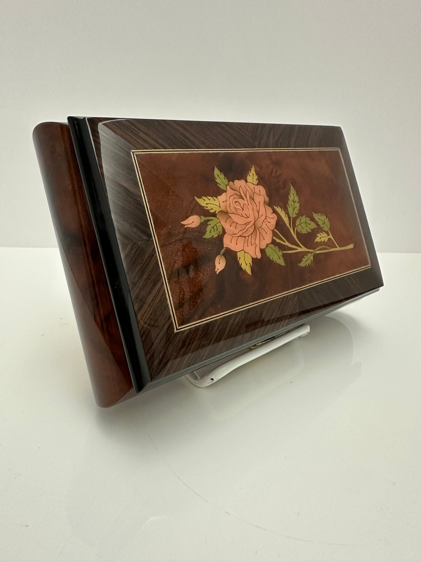 Inlaid Sorrento Italy Music Box - COLLECTIBLE REUGE 'WALTZ IN 3/4 TIME' BY STRAUSSTUNE
