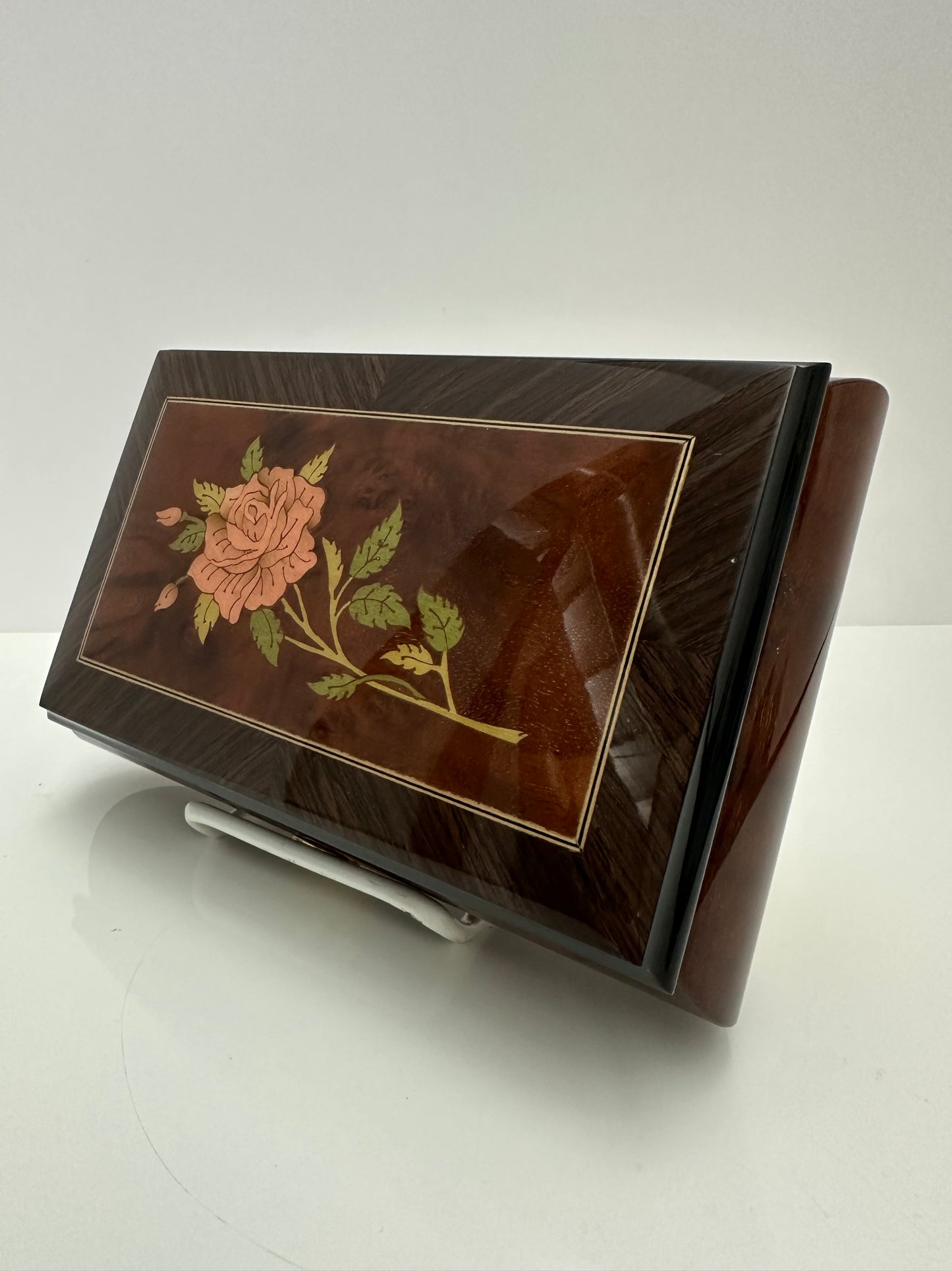 Inlaid Sorrento Italy Music Box - COLLECTIBLE REUGE 'WALTZ IN 3/4 TIME' BY STRAUSSTUNE