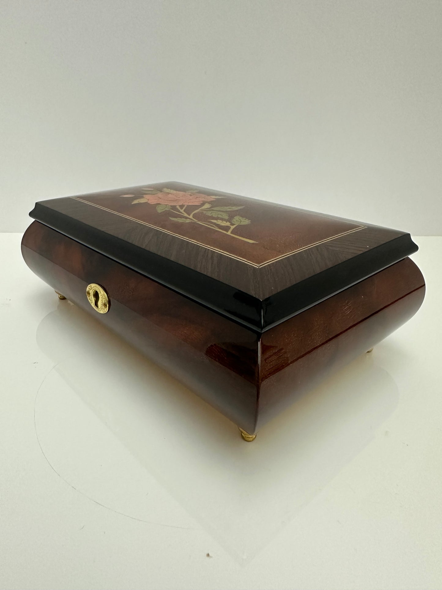 Inlaid Sorrento Italy Music Box - COLLECTIBLE REUGE 'WALTZ IN 3/4 TIME' BY STRAUSSTUNE