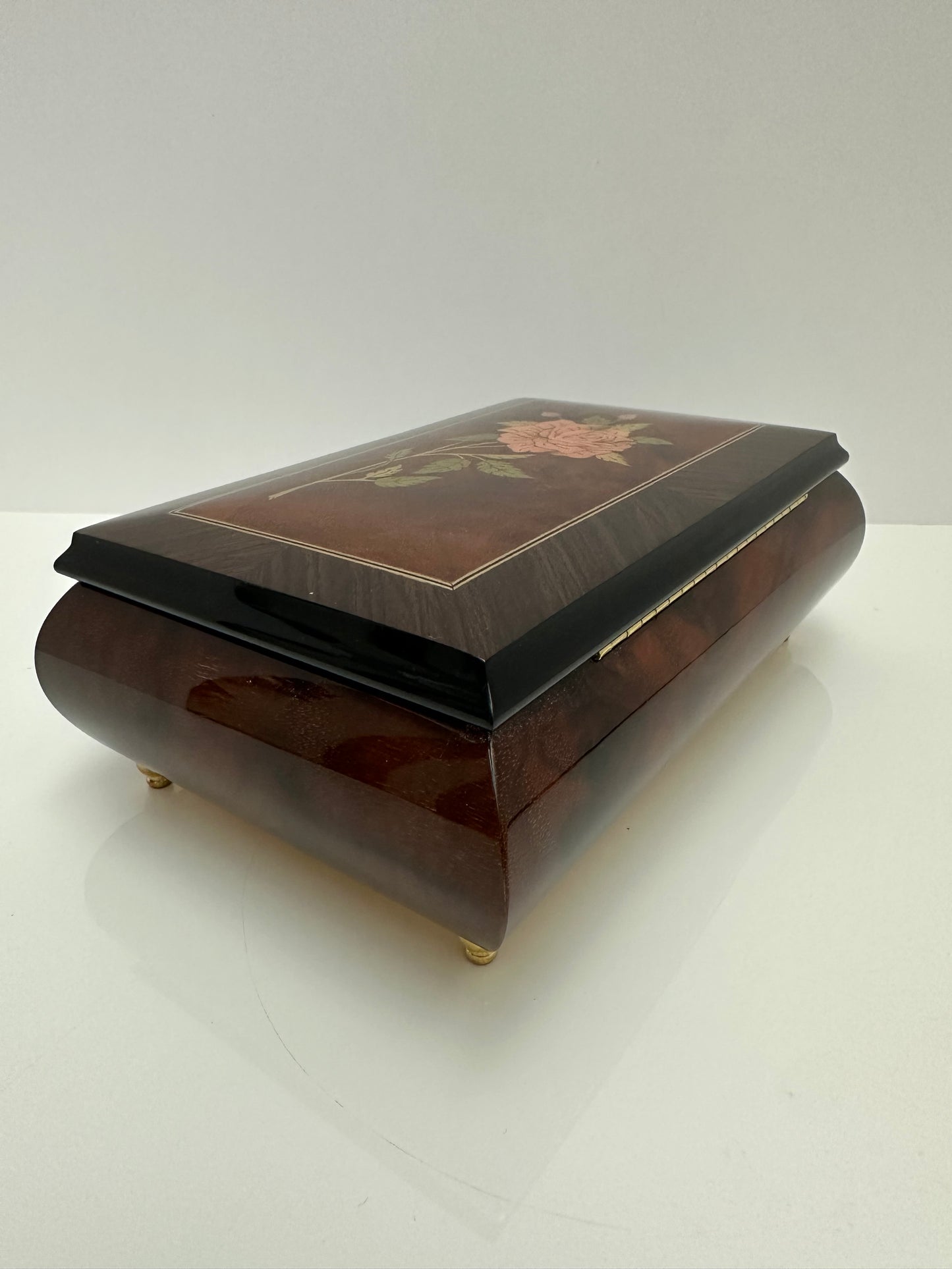 Inlaid Sorrento Italy Music Box - COLLECTIBLE REUGE 'WALTZ IN 3/4 TIME' BY STRAUSSTUNE