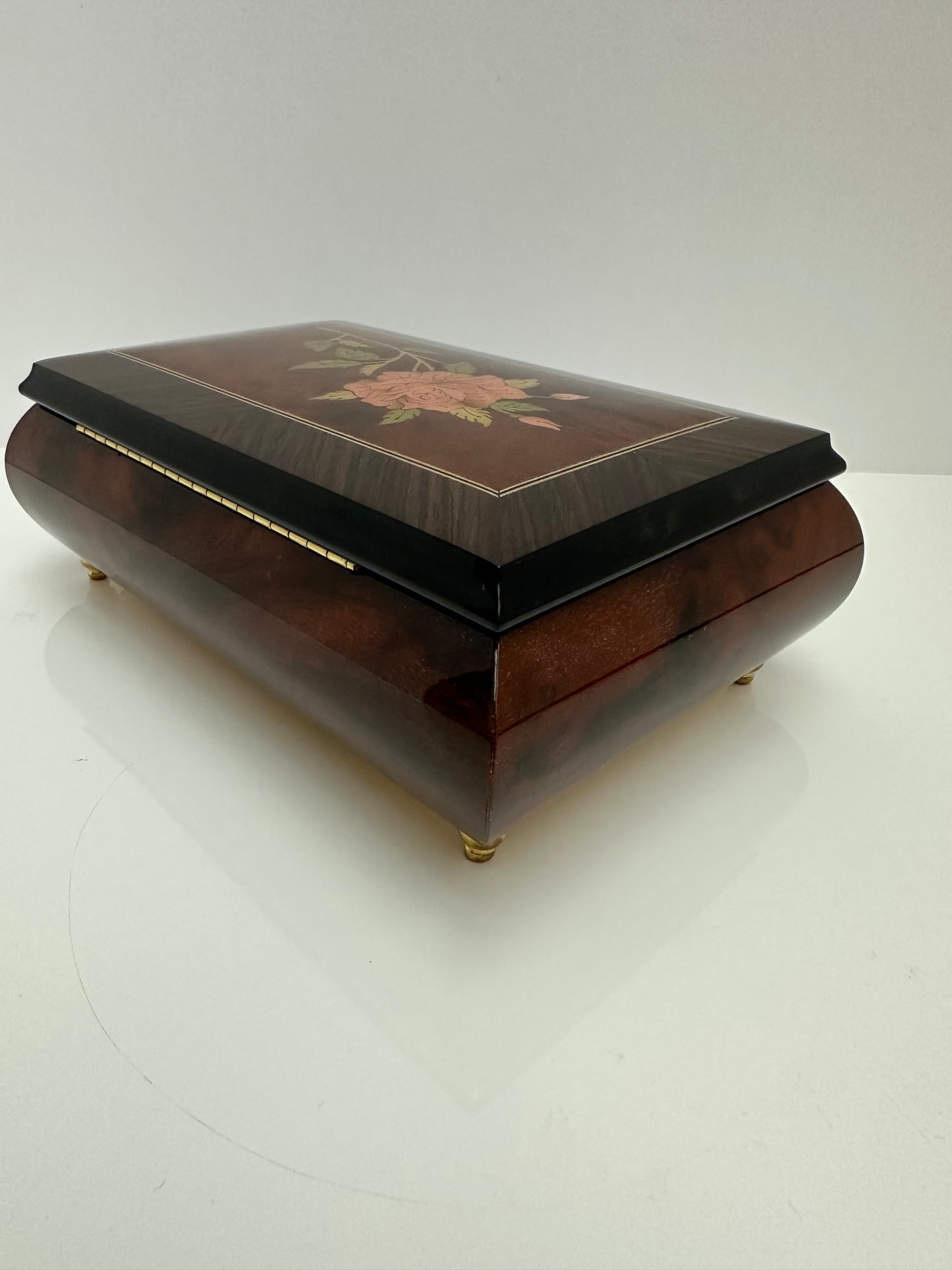 Inlaid Sorrento Italy Music Box - COLLECTIBLE REUGE 'WALTZ IN 3/4 TIME' BY STRAUSSTUNE