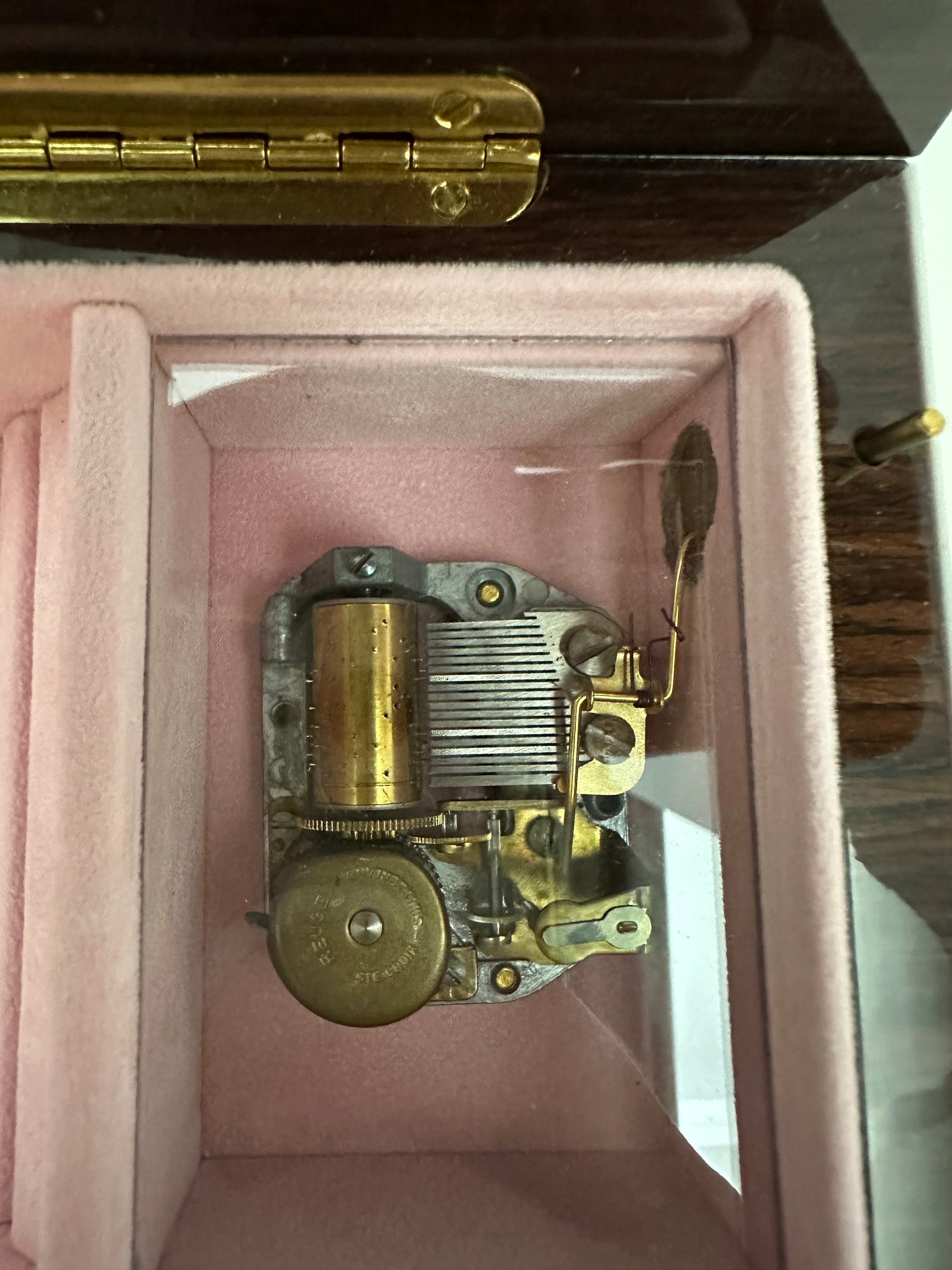 Inlaid Sorrento Italy Music Box - COLLECTIBLE REUGE 'WALTZ IN 3/4 TIME' BY STRAUSSTUNE