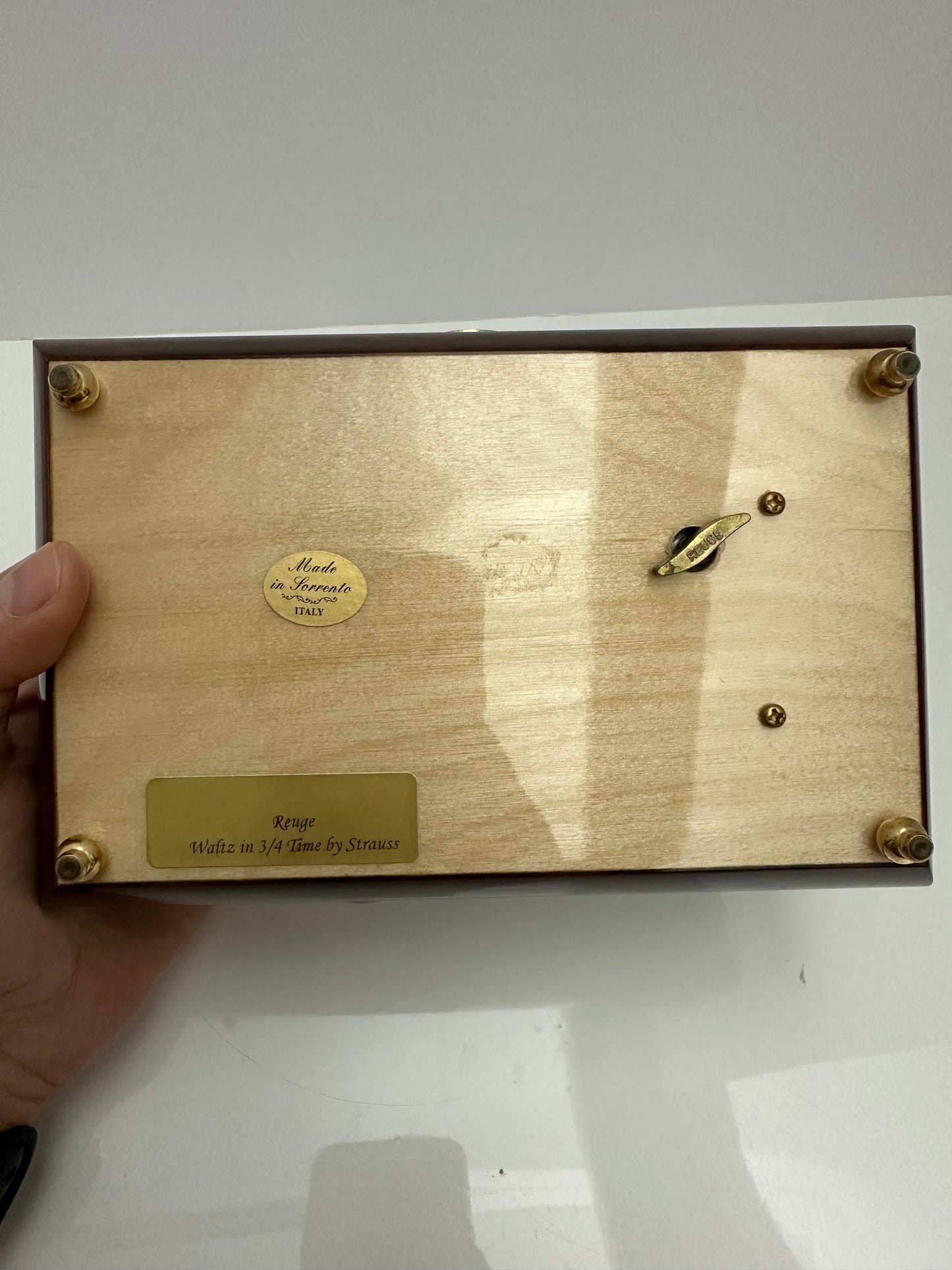 Inlaid Sorrento Italy Music Box - COLLECTIBLE REUGE 'WALTZ IN 3/4 TIME' BY STRAUSSTUNE