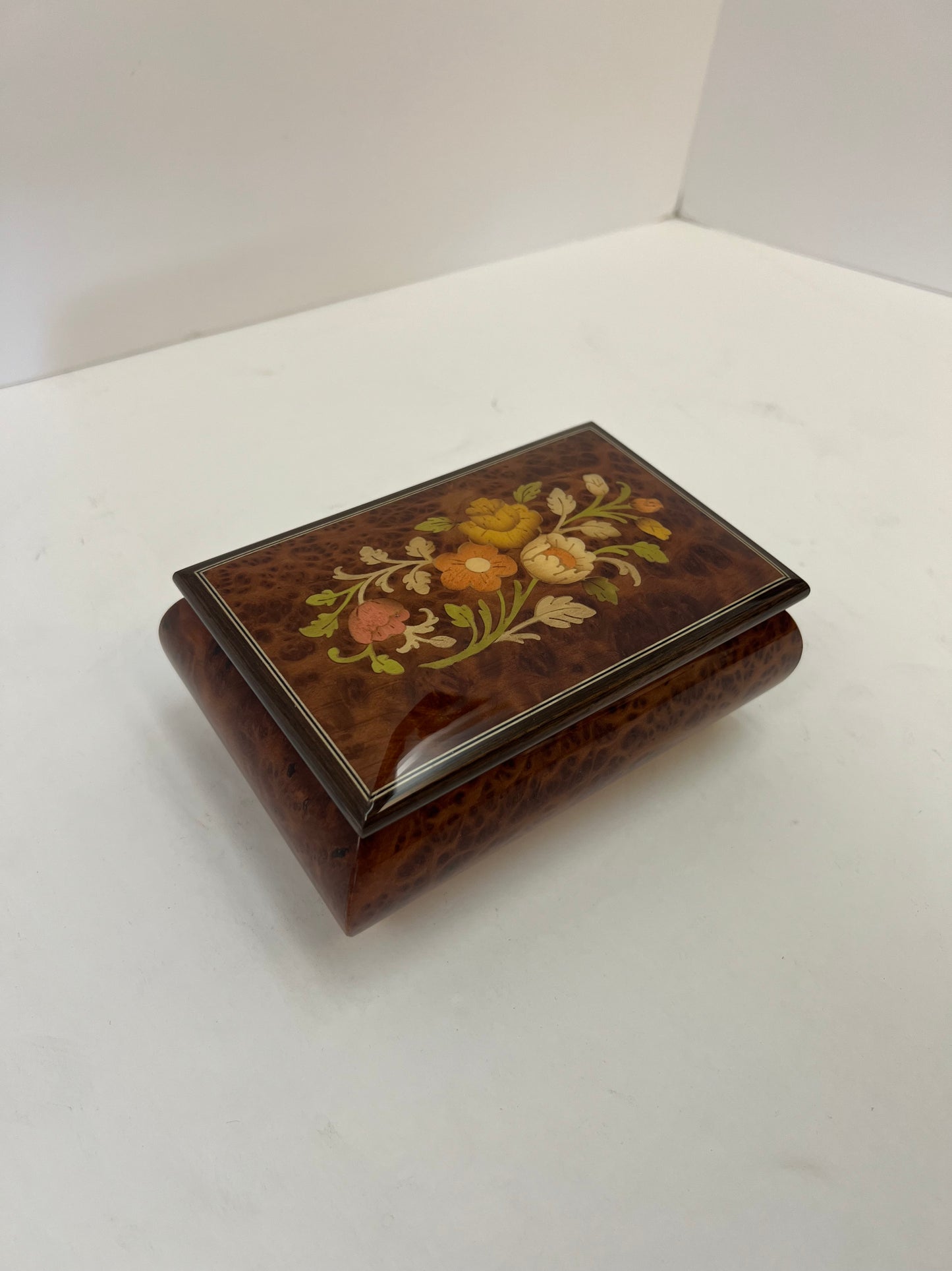Inlaid Sorrento Italy Romance by Reuge "Edelweiss"