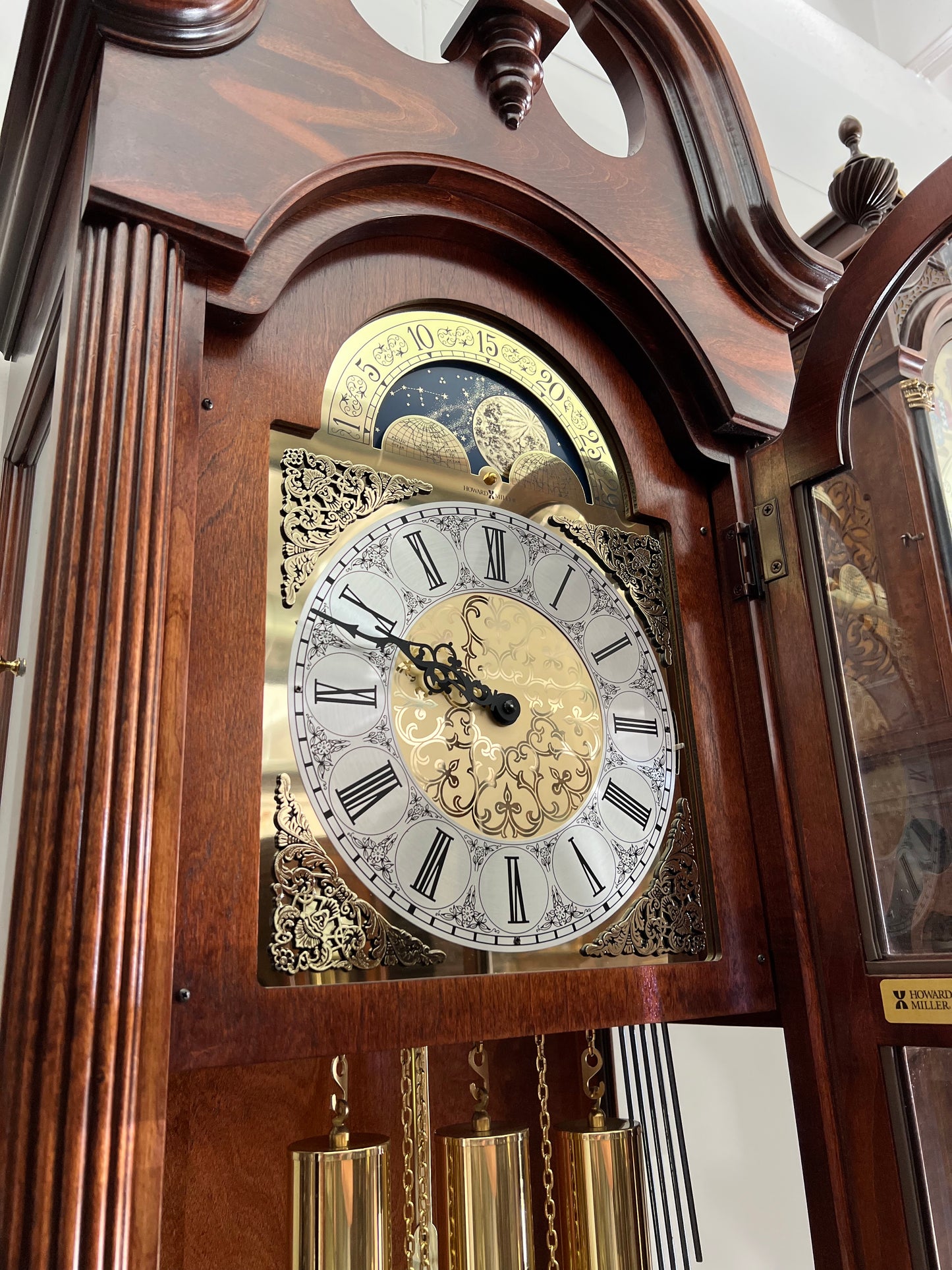 Howard Miller - VINTAGE GRANDFATHER CLOCK (610-710)