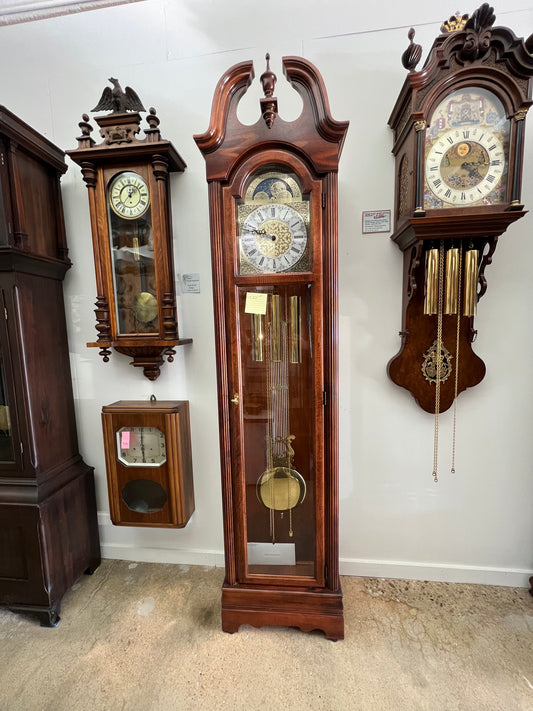 Howard Miller - VINTAGE GRANDFATHER CLOCK (610-710)