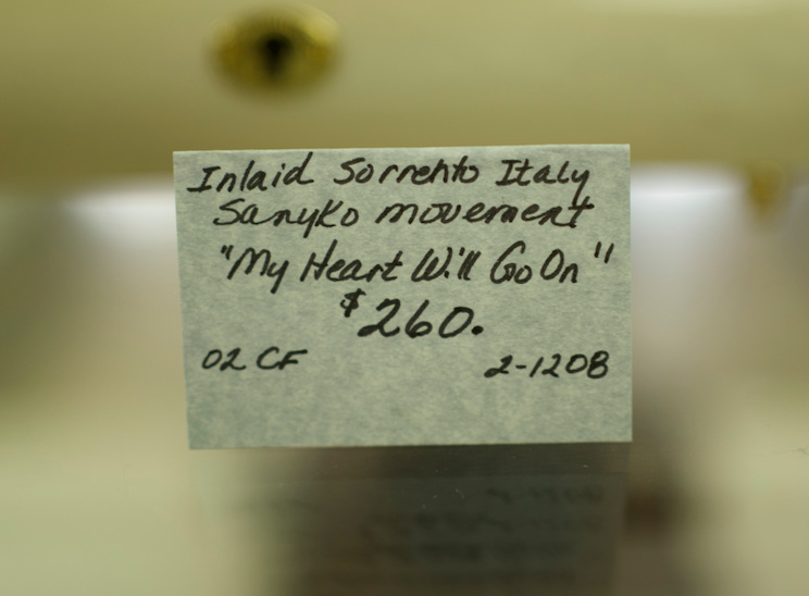 Inlaid Sorrento Italy Music Box Sanyko "My Heart Will Go On" Tune