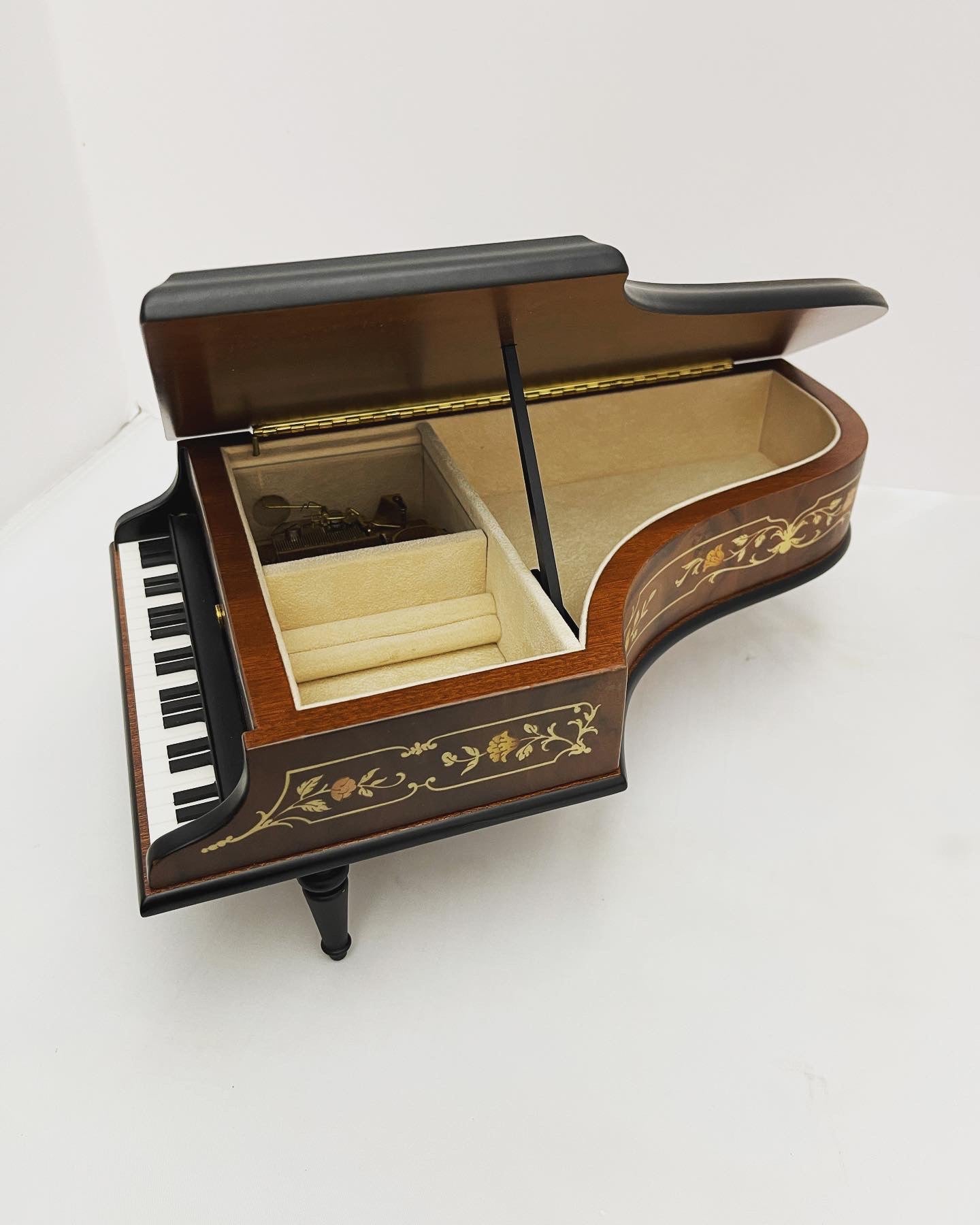 Inlaid Sorrento Italy Music Box - 'IT'S A WONDERFUL WORLD' TUNE