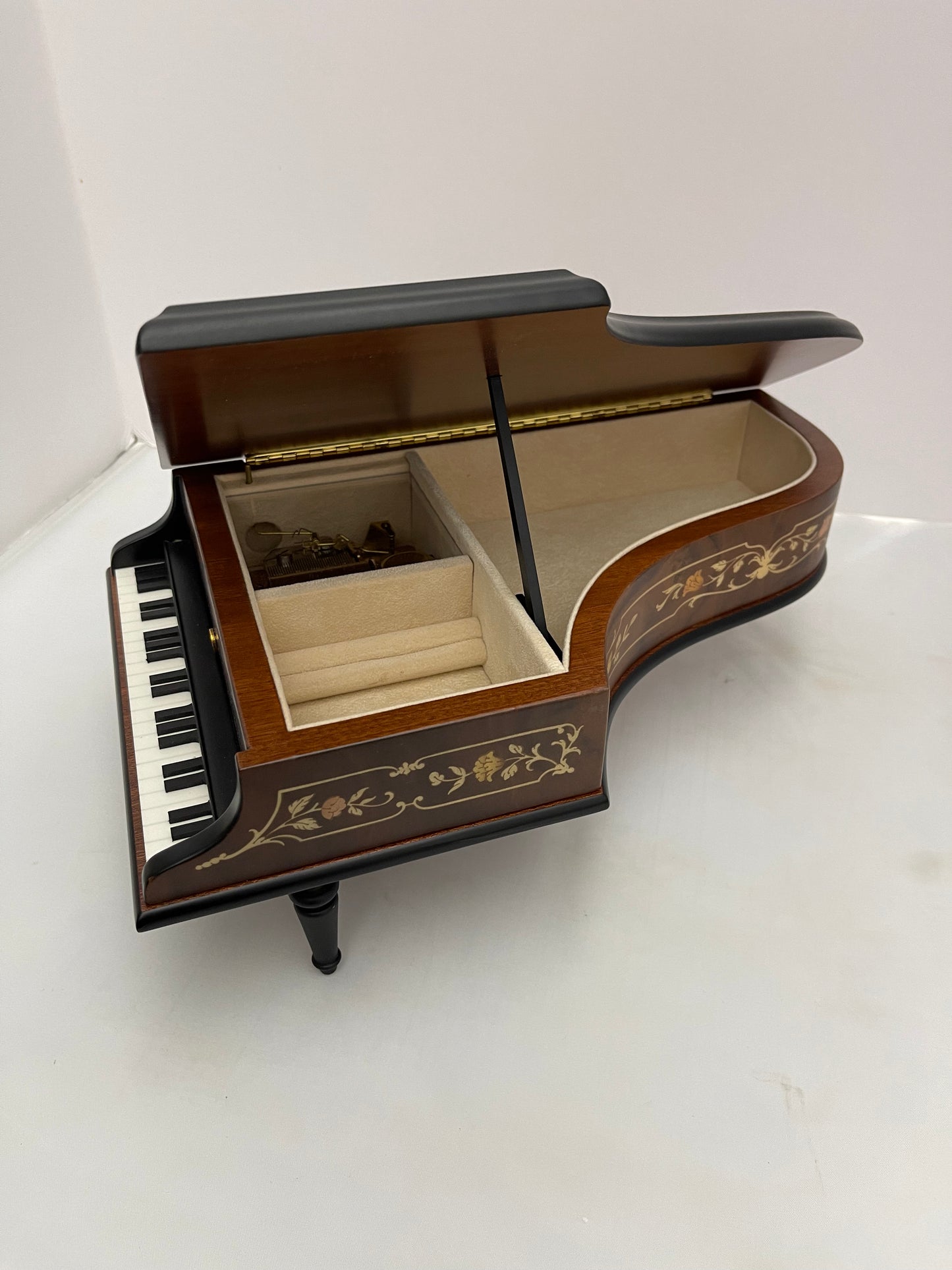 Inlaid Sorrento Italy Music Box - 'IT'S A WONDERFUL WORLD' TUNE