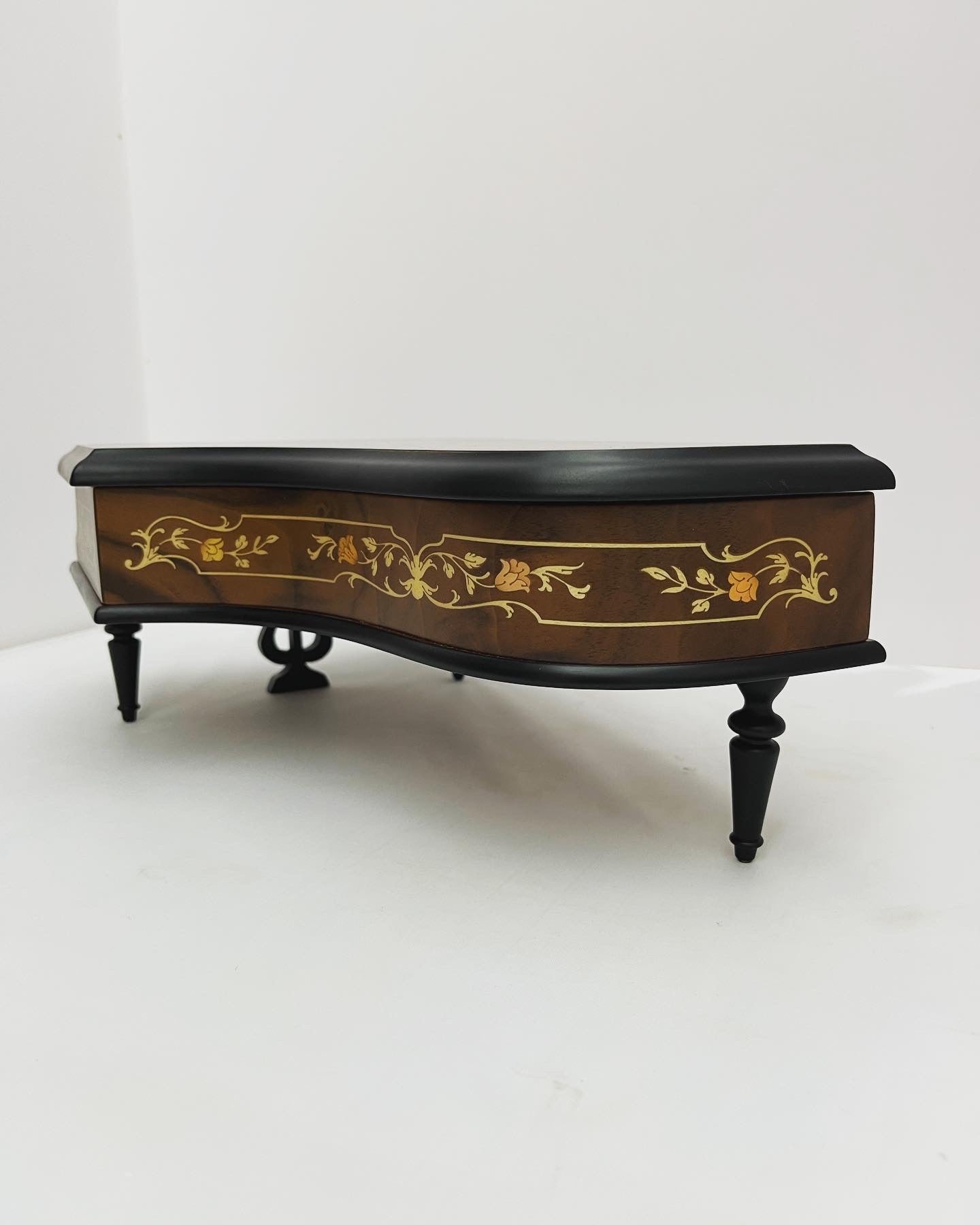 Inlaid Sorrento Italy Music Box - 'IT'S A WONDERFUL WORLD' TUNE