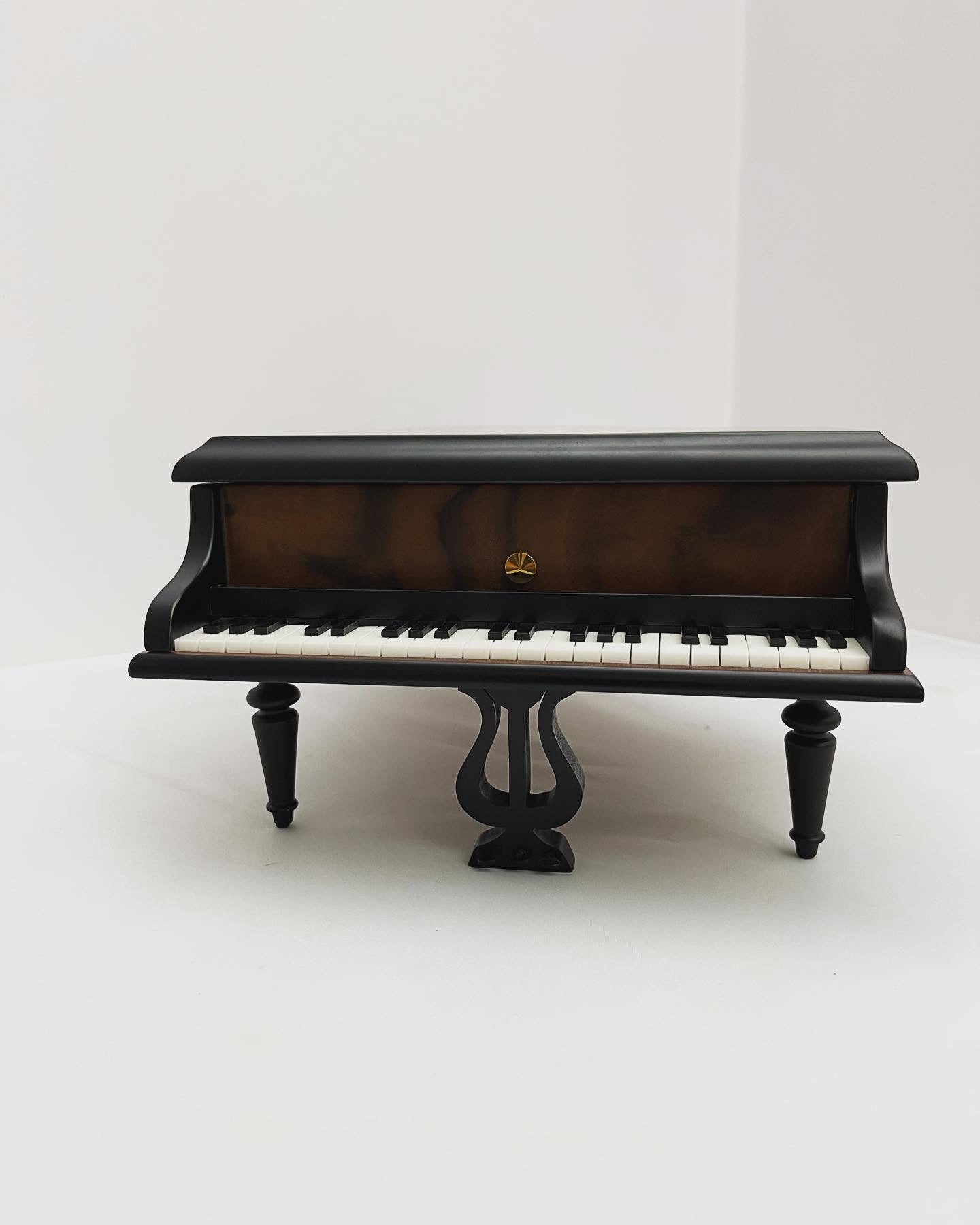Inlaid Sorrento Italy Music Box - 'IT'S A WONDERFUL WORLD' TUNE