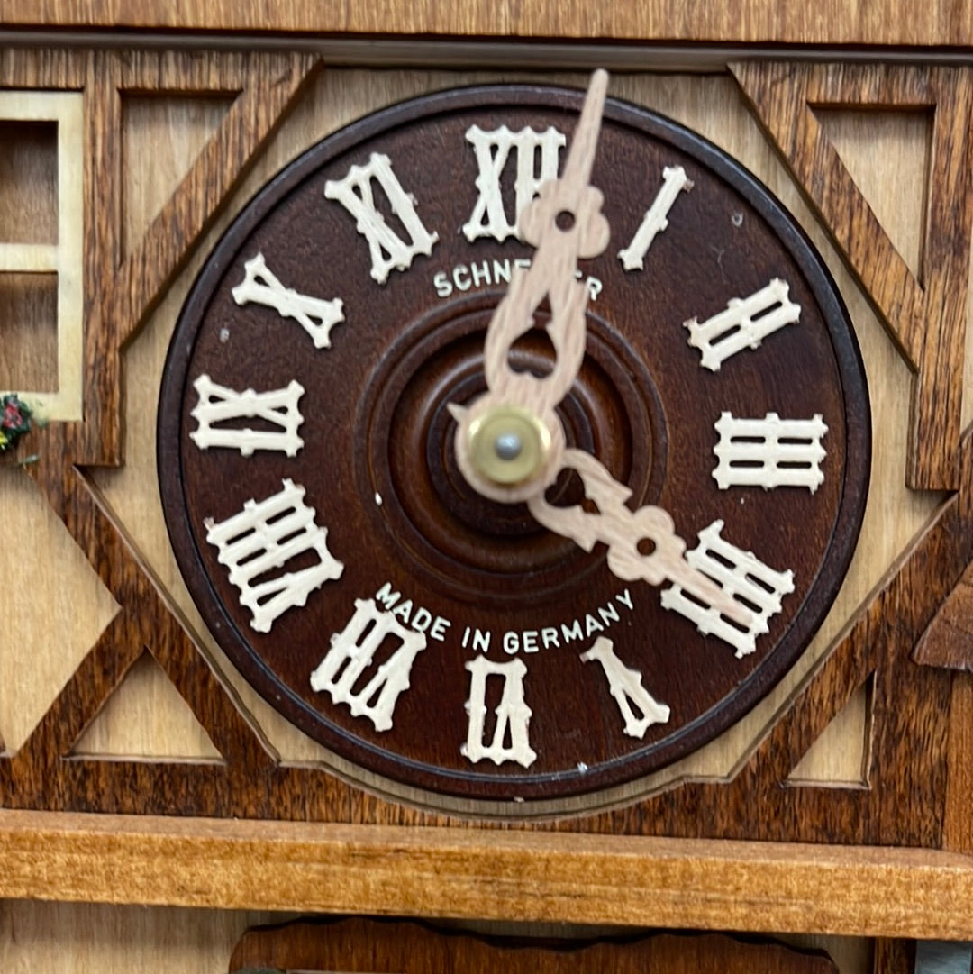 Anton Schneider - 8-DAY MOVEMENT CHALET-STYLE  8T525/9