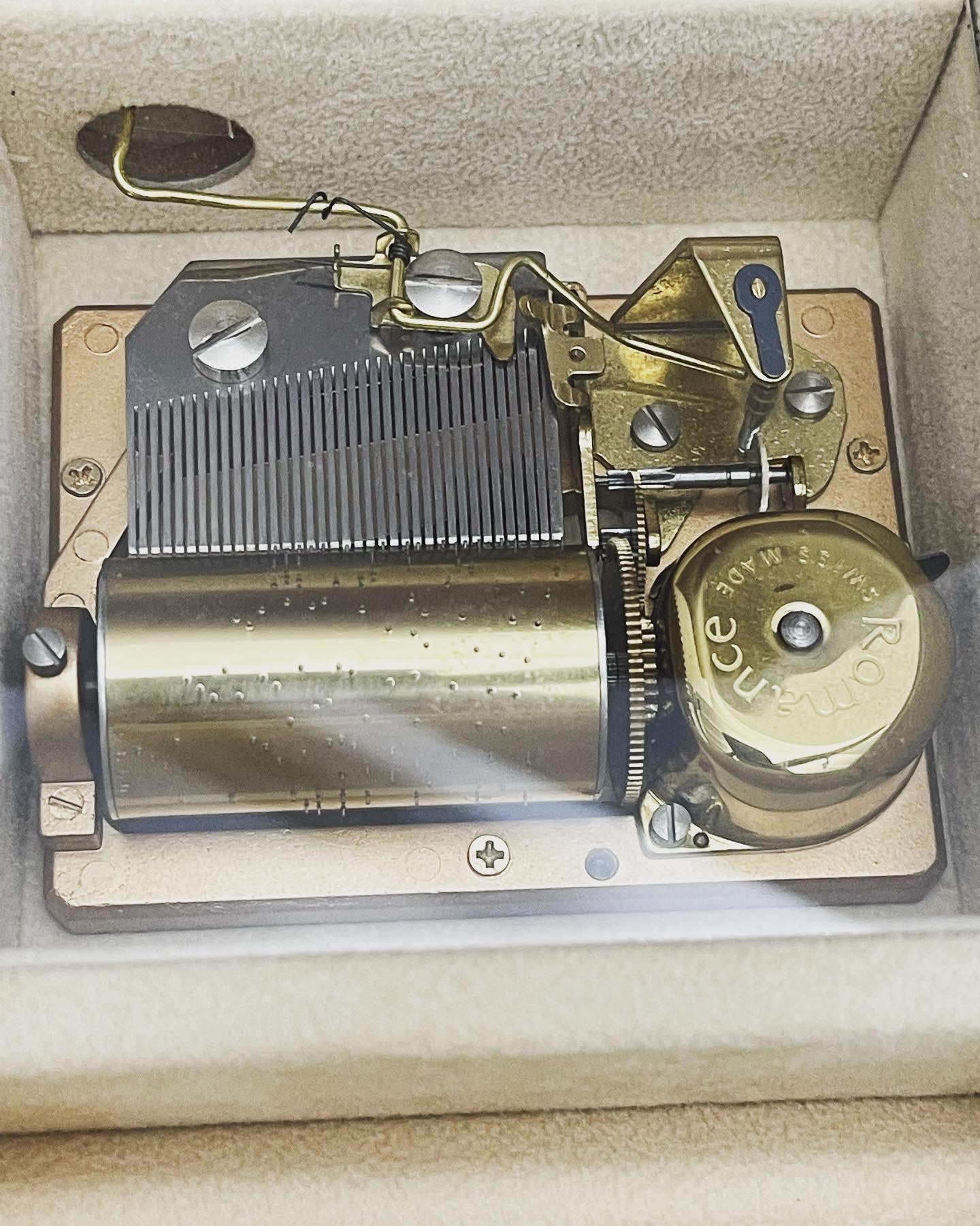 Inlaid Sorrento Italy Music Box - 'IT'S A WONDERFUL WORLD' TUNE
