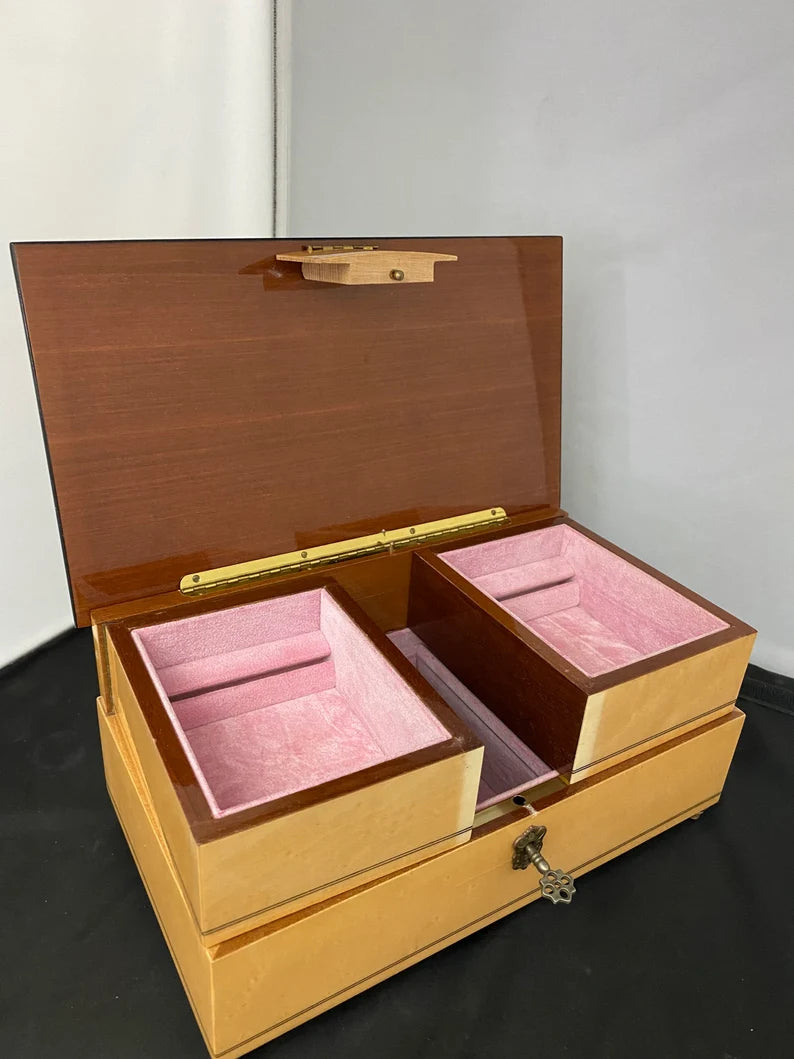 VINTAGE REUGE MUSIC BOX - WHOLE NEW WORLD THEME