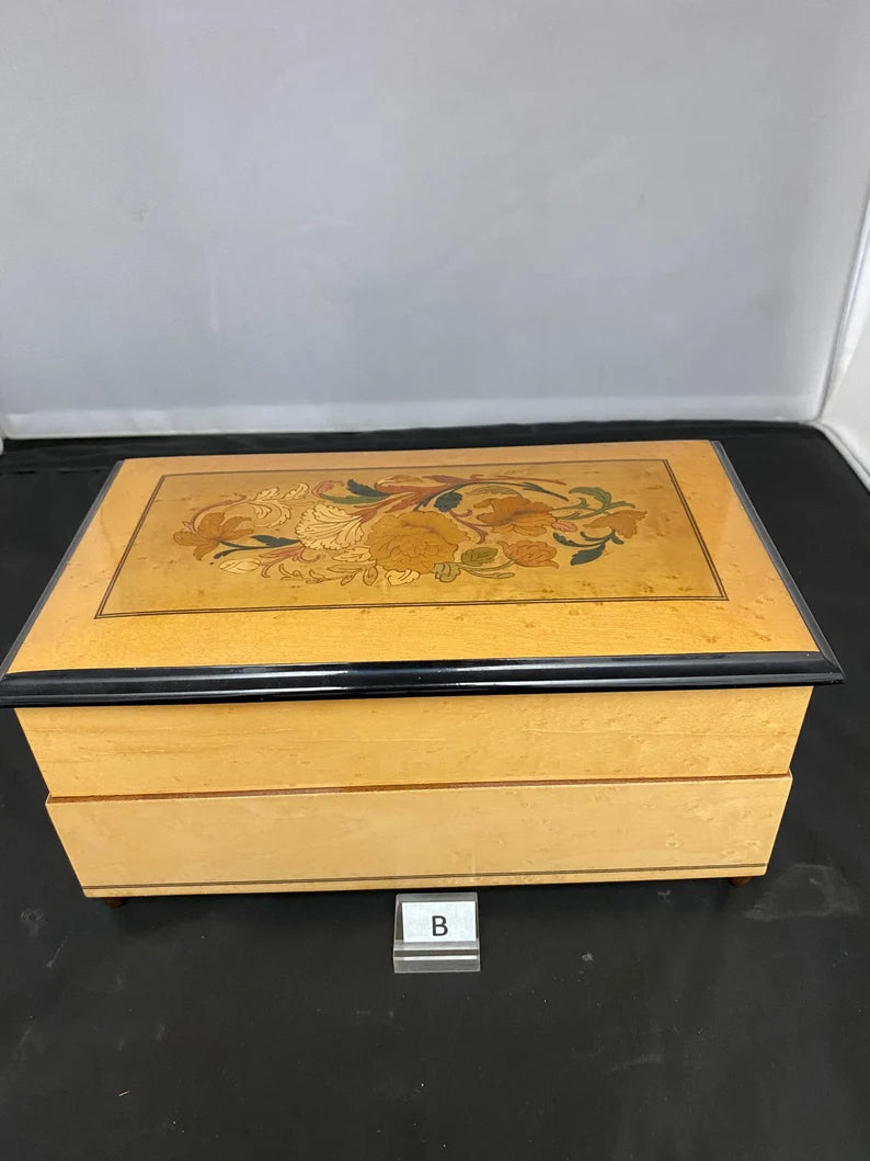 VINTAGE REUGE MUSIC BOX - WHOLE NEW WORLD THEME