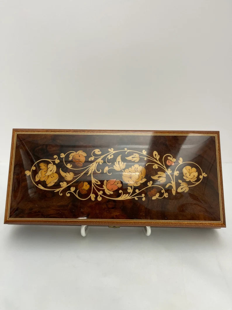 Reuge wooden store music box